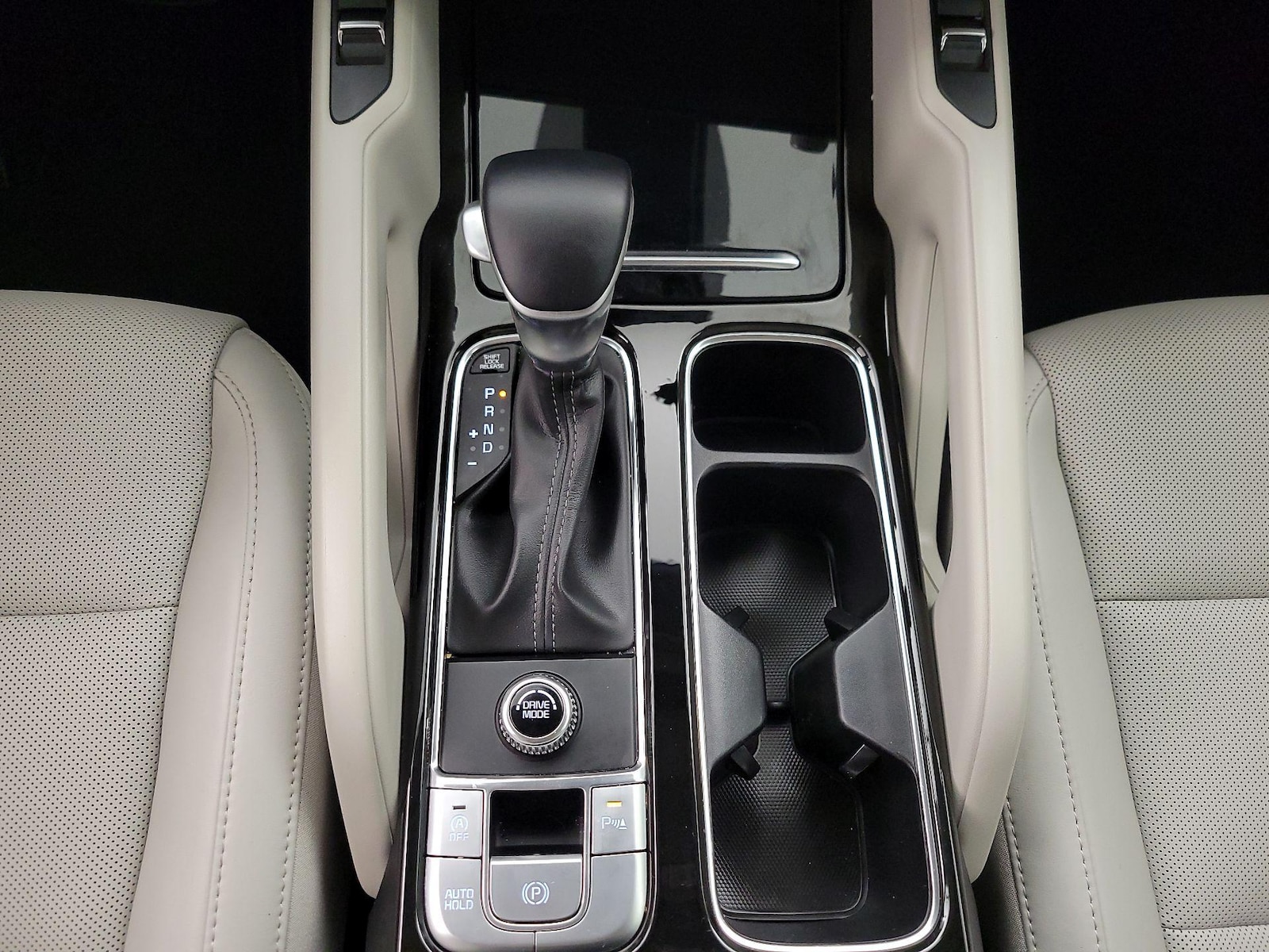 2025 Kia Telluride S - Photo 19