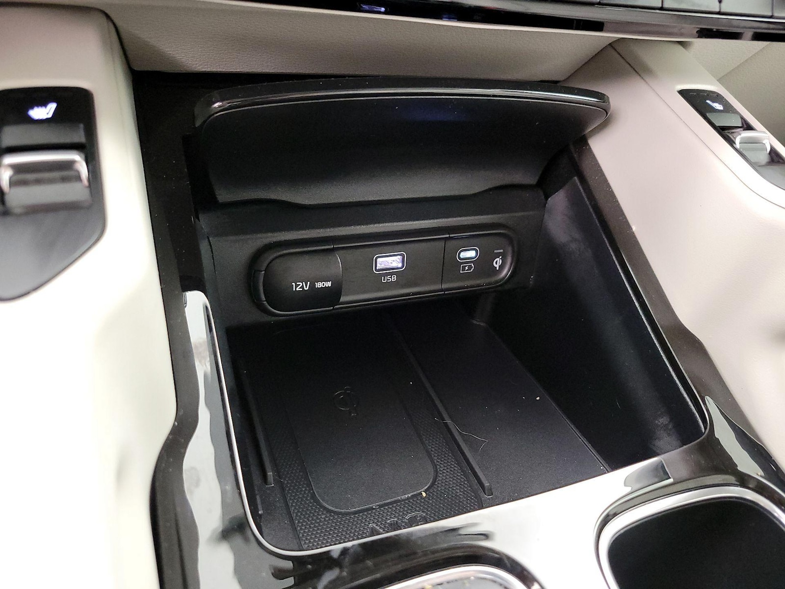 2025 Kia Telluride S - Photo 20