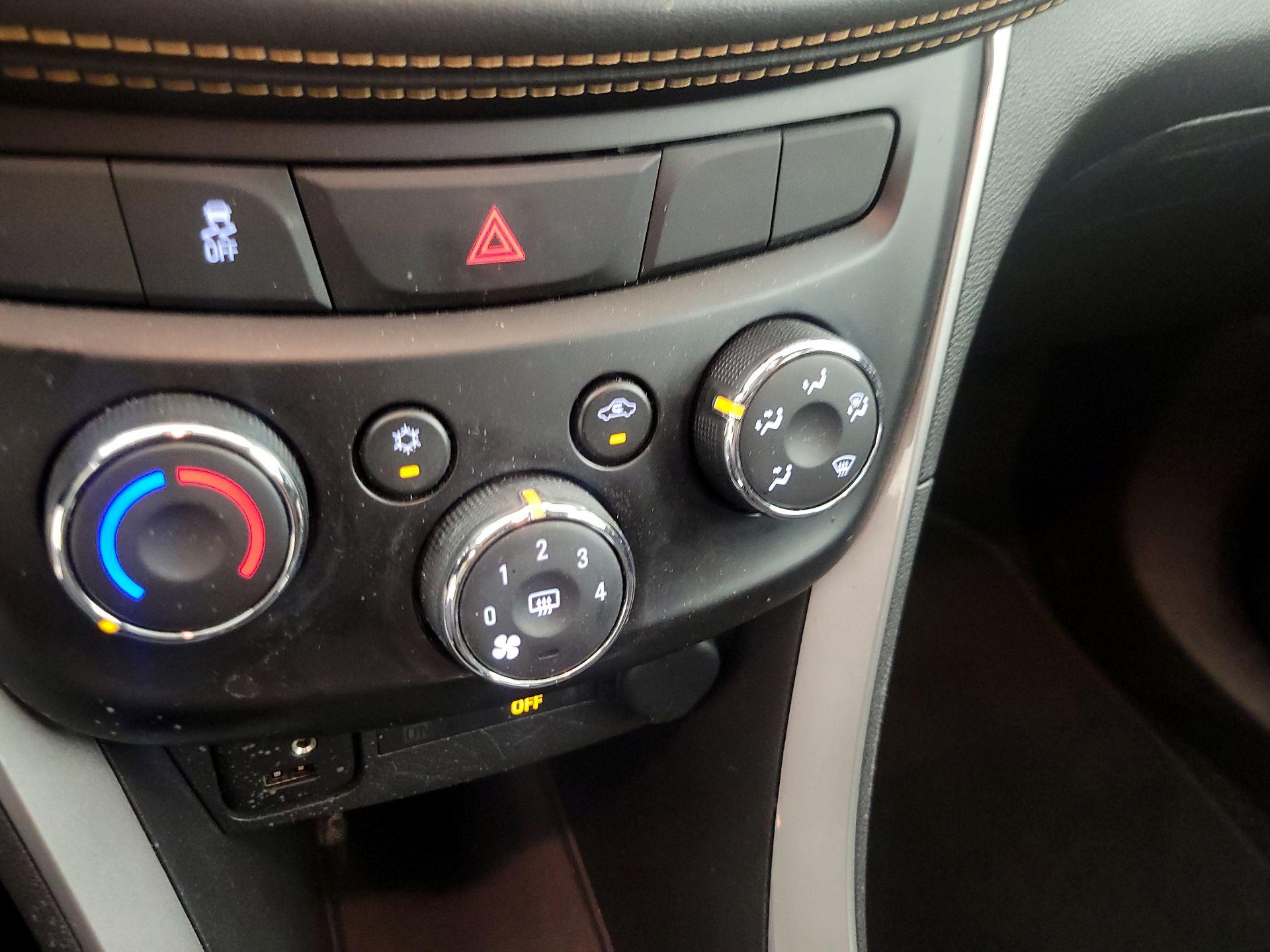 Thumbnail: 2021 Chevrolet Trax - 16