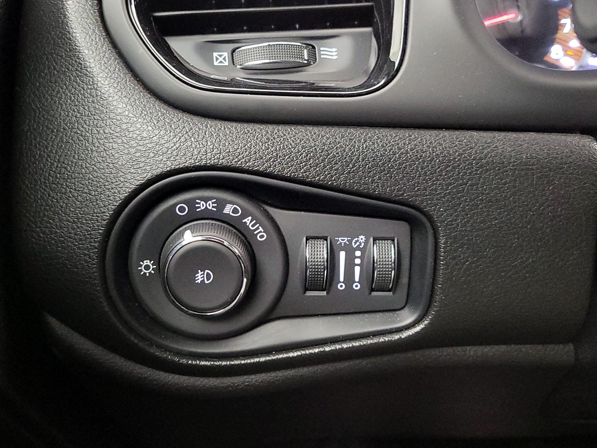 Thumbnail: 2022 Jeep Renegade - 13