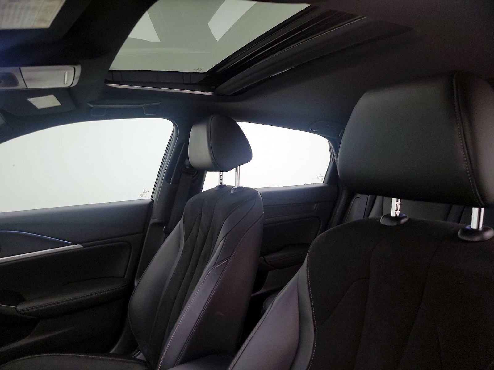 Sunroof(s) & Overhead Airbags