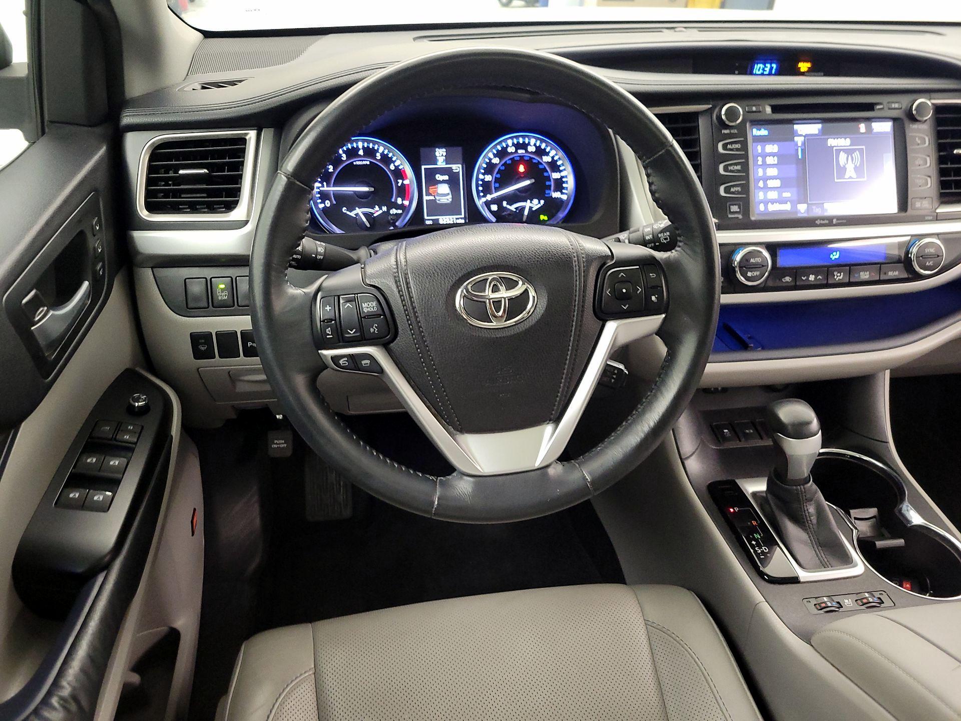 Thumbnail: 2015 Toyota Highlander - 10