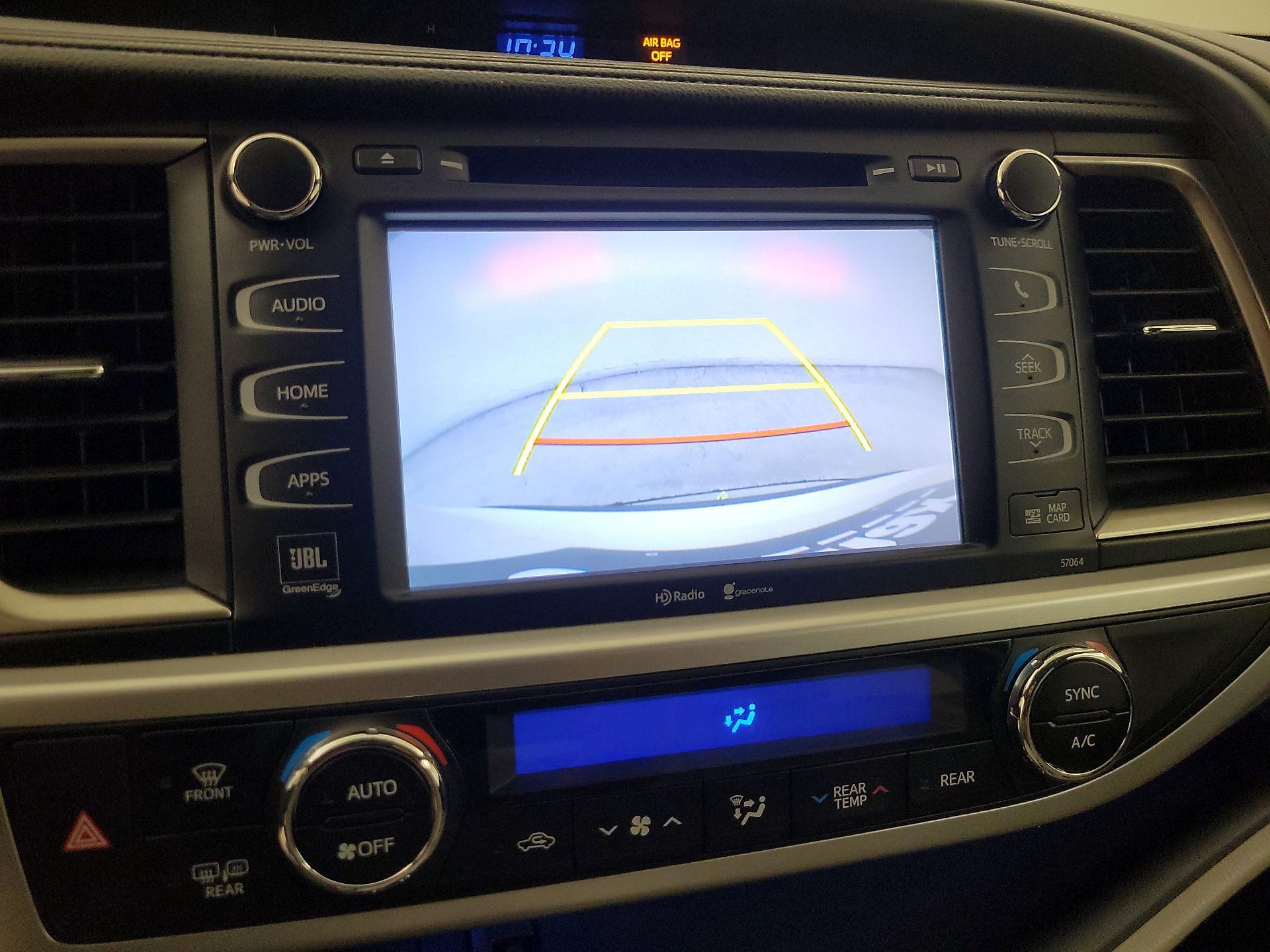Thumbnail: 2015 Toyota Highlander - 14
