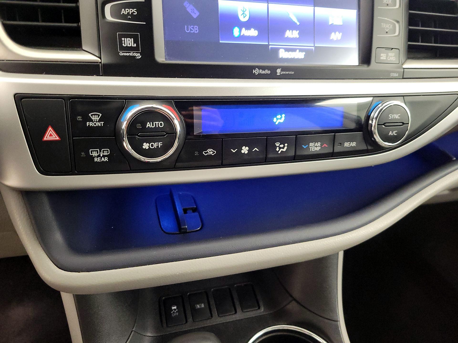 Thumbnail: 2015 Toyota Highlander - 16