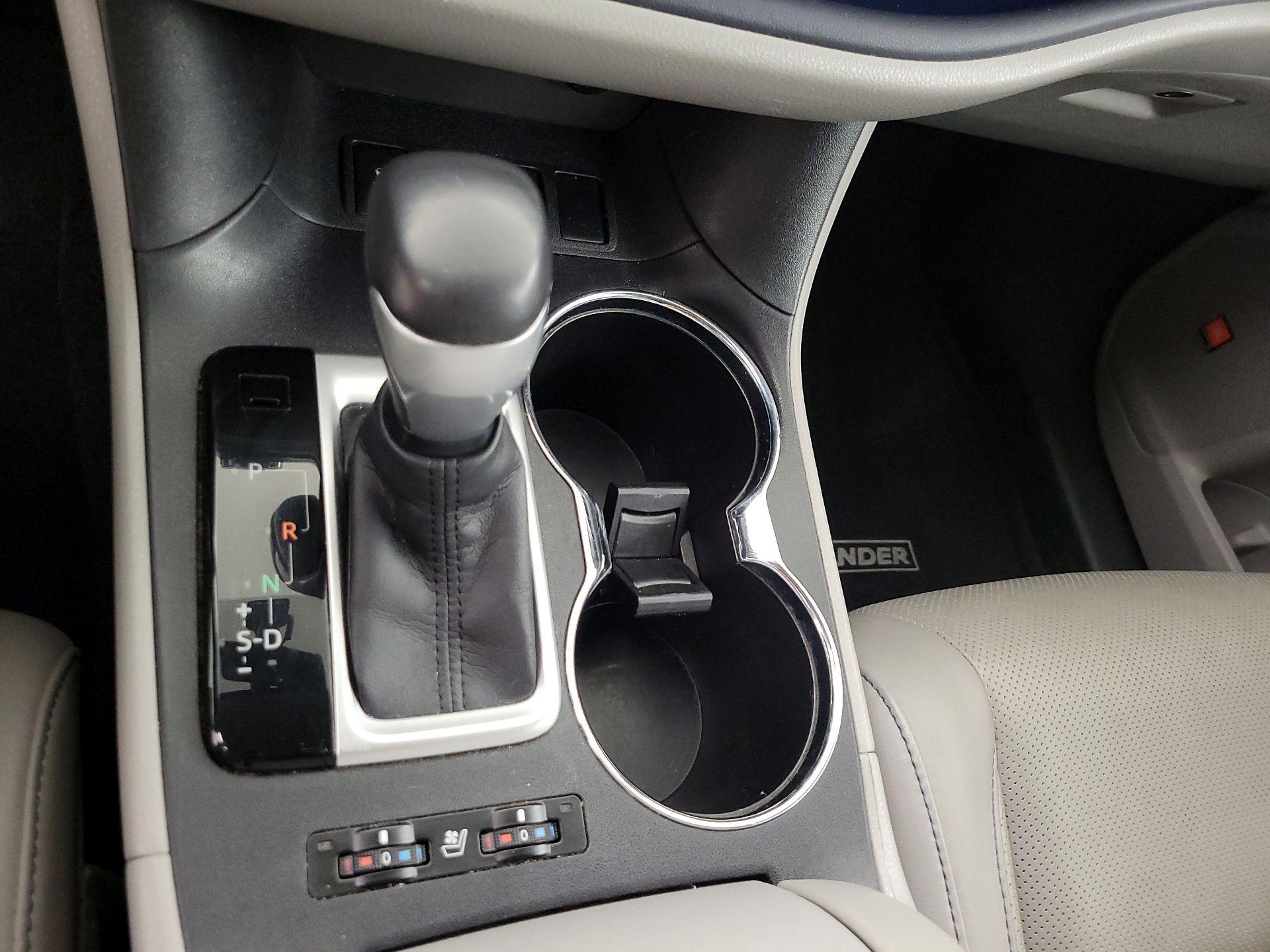 Thumbnail: 2015 Toyota Highlander - 17