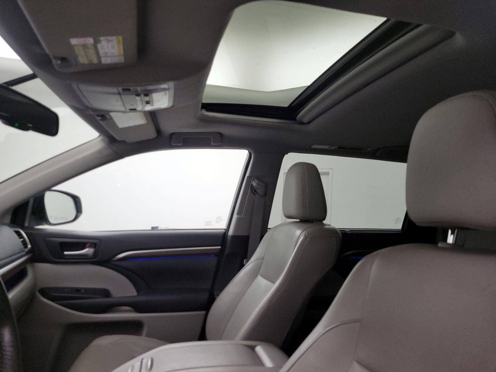Thumbnail: 2015 Toyota Highlander - 19