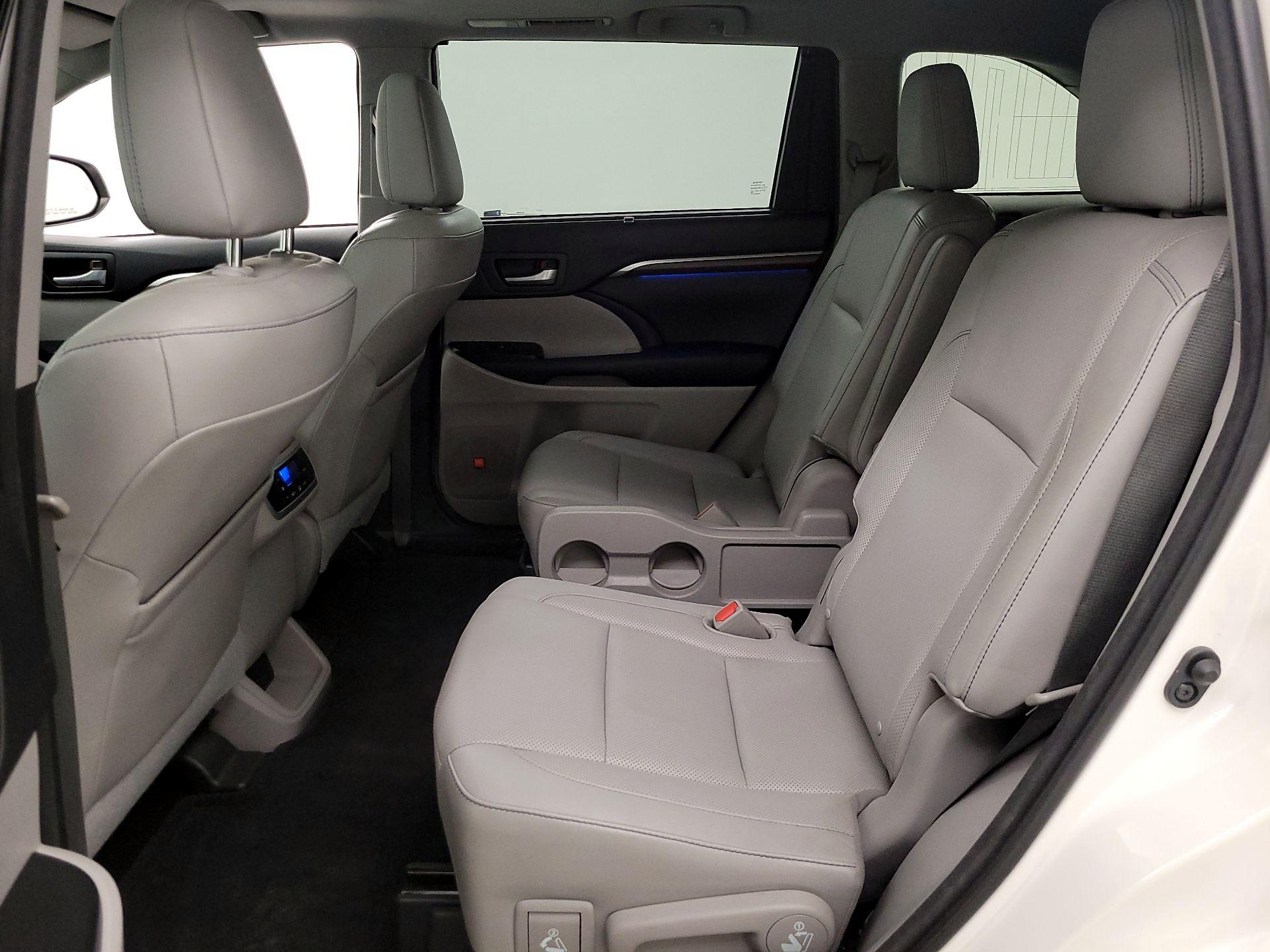 Thumbnail: 2015 Toyota Highlander - 20