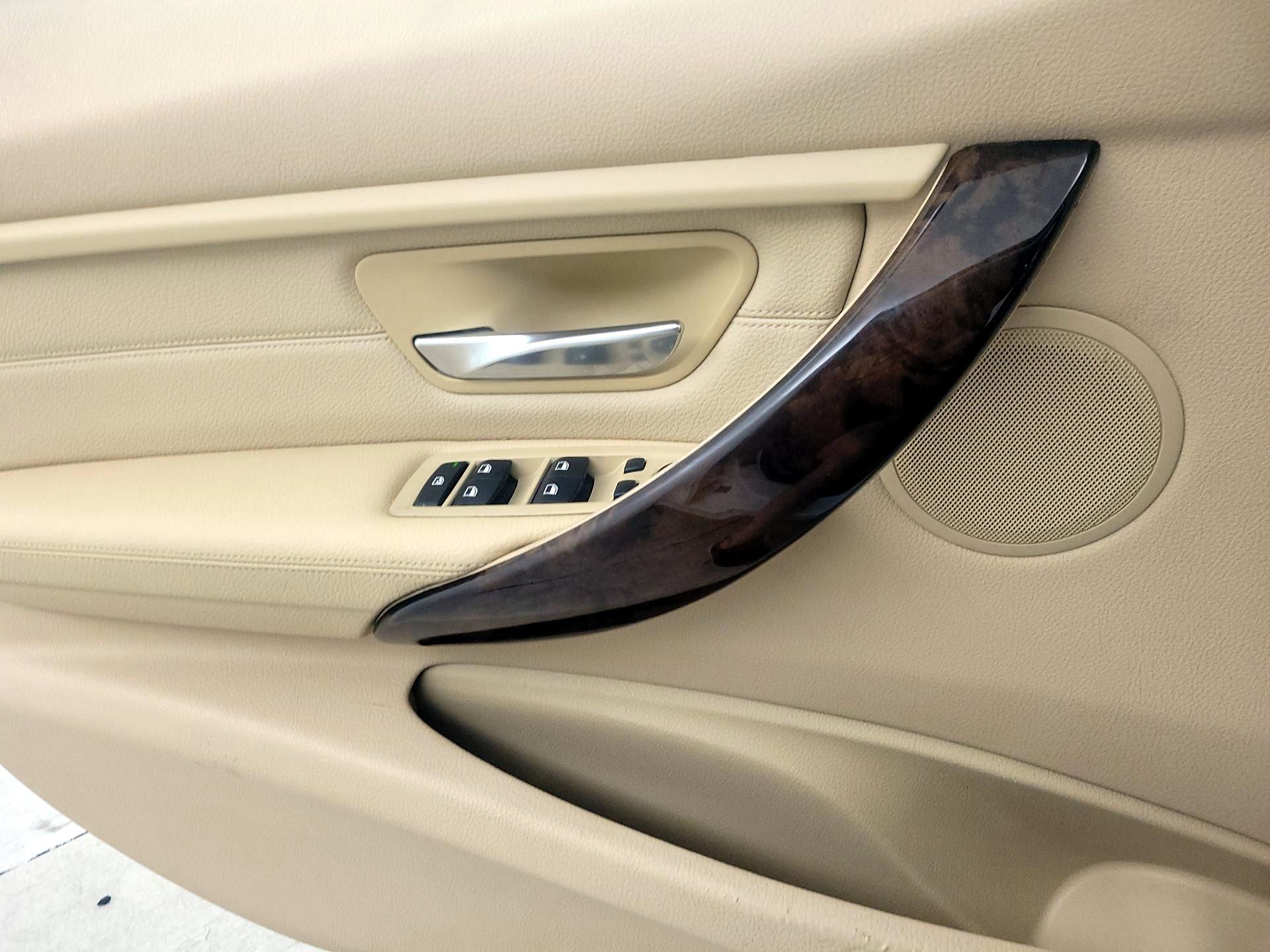 Thumbnail: 2015 BMW 3 Series - 12