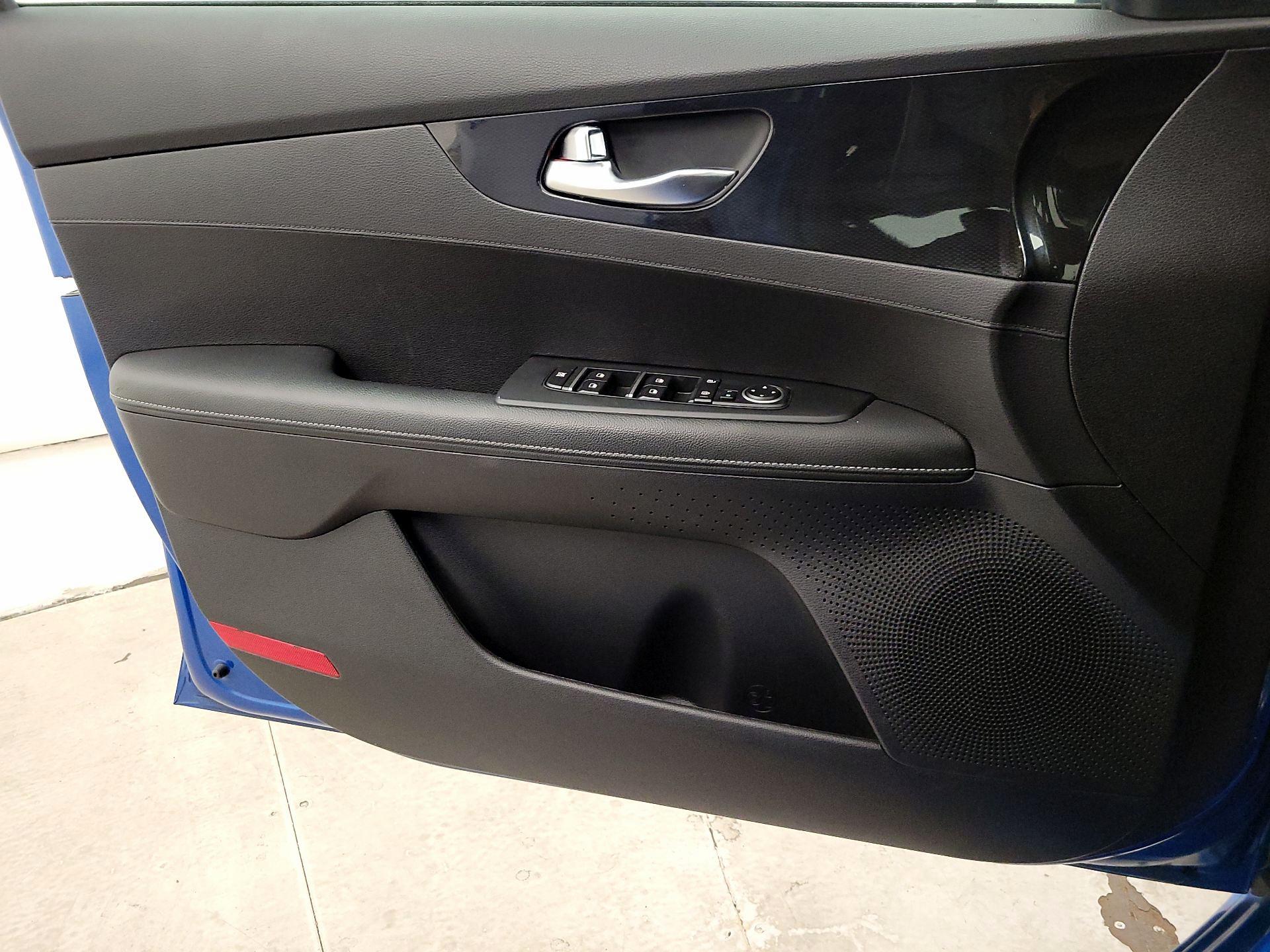 Thumbnail: 2022 Kia Forte - 12