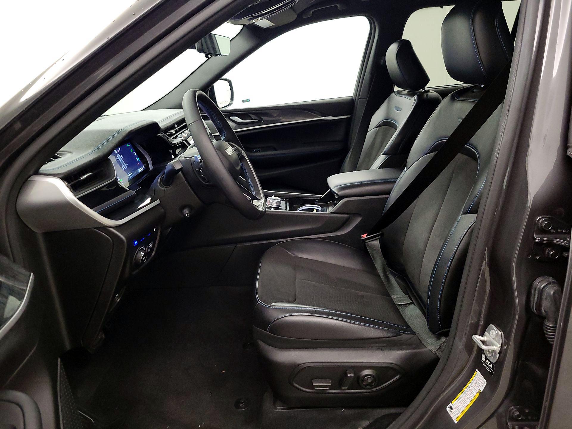 Thumbnail: 2023 Jeep Grand Cherokee - 11