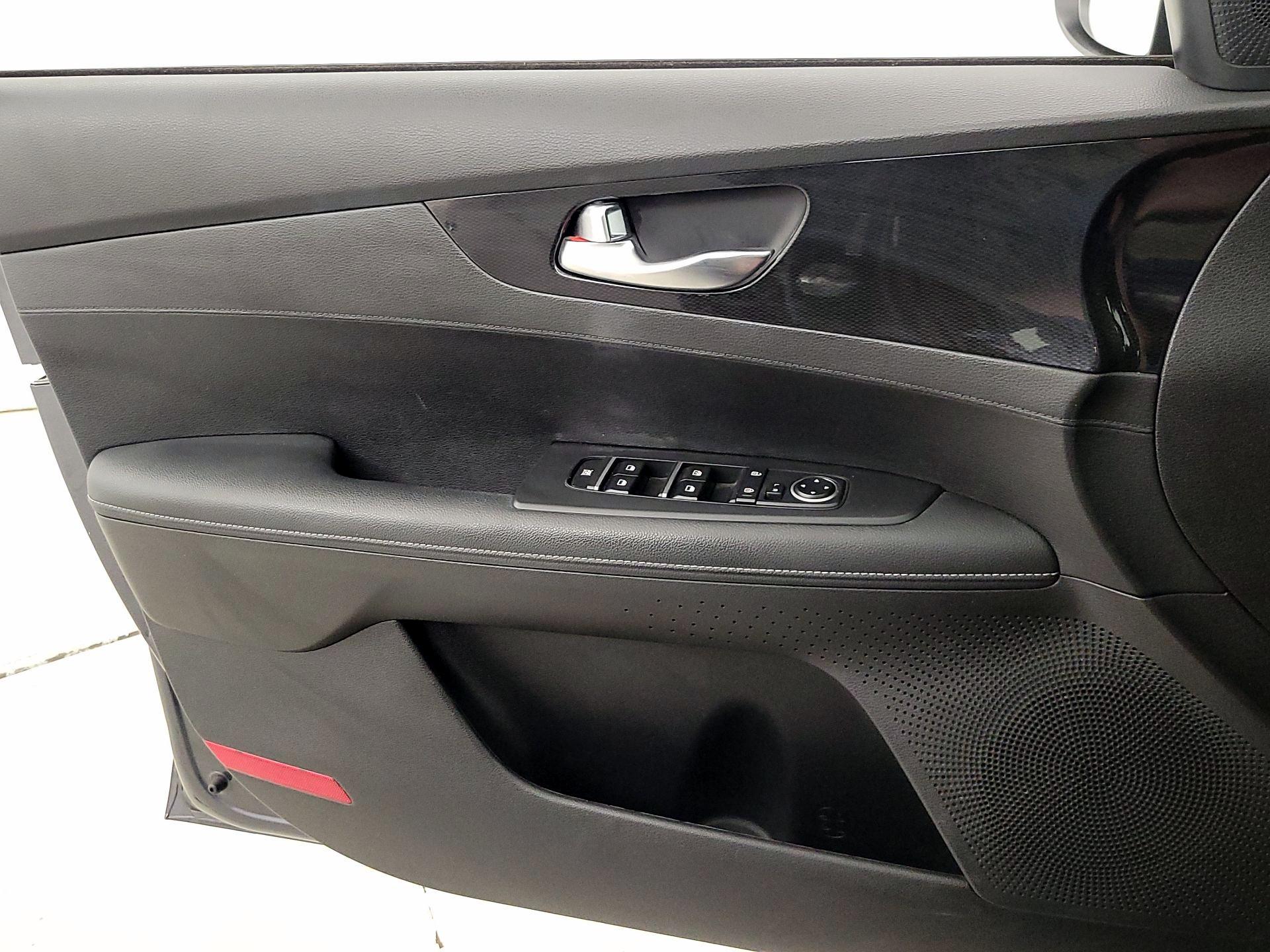 Thumbnail: 2023 Kia Forte - 12