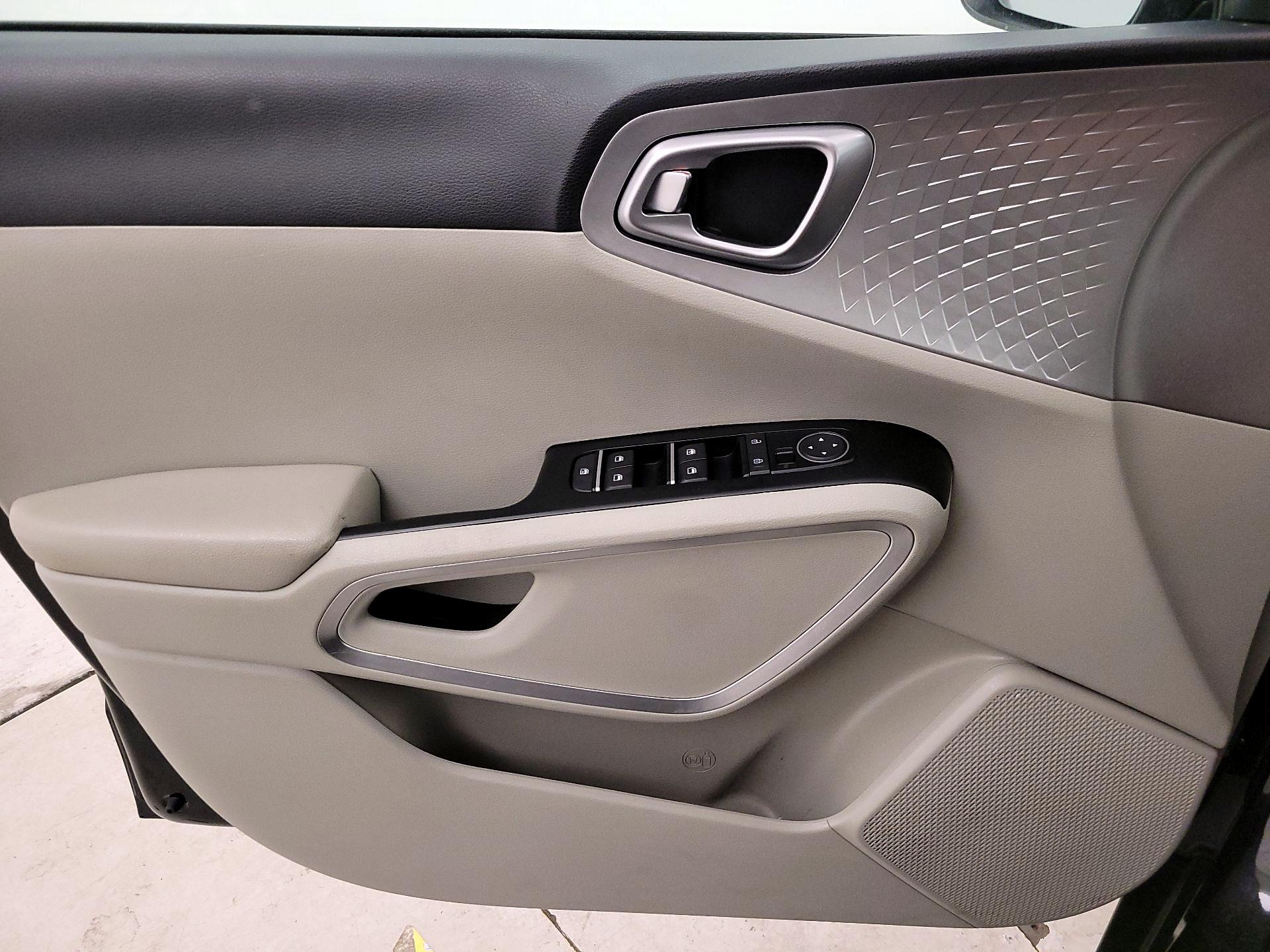 Thumbnail: 2023 Kia Soul - 12