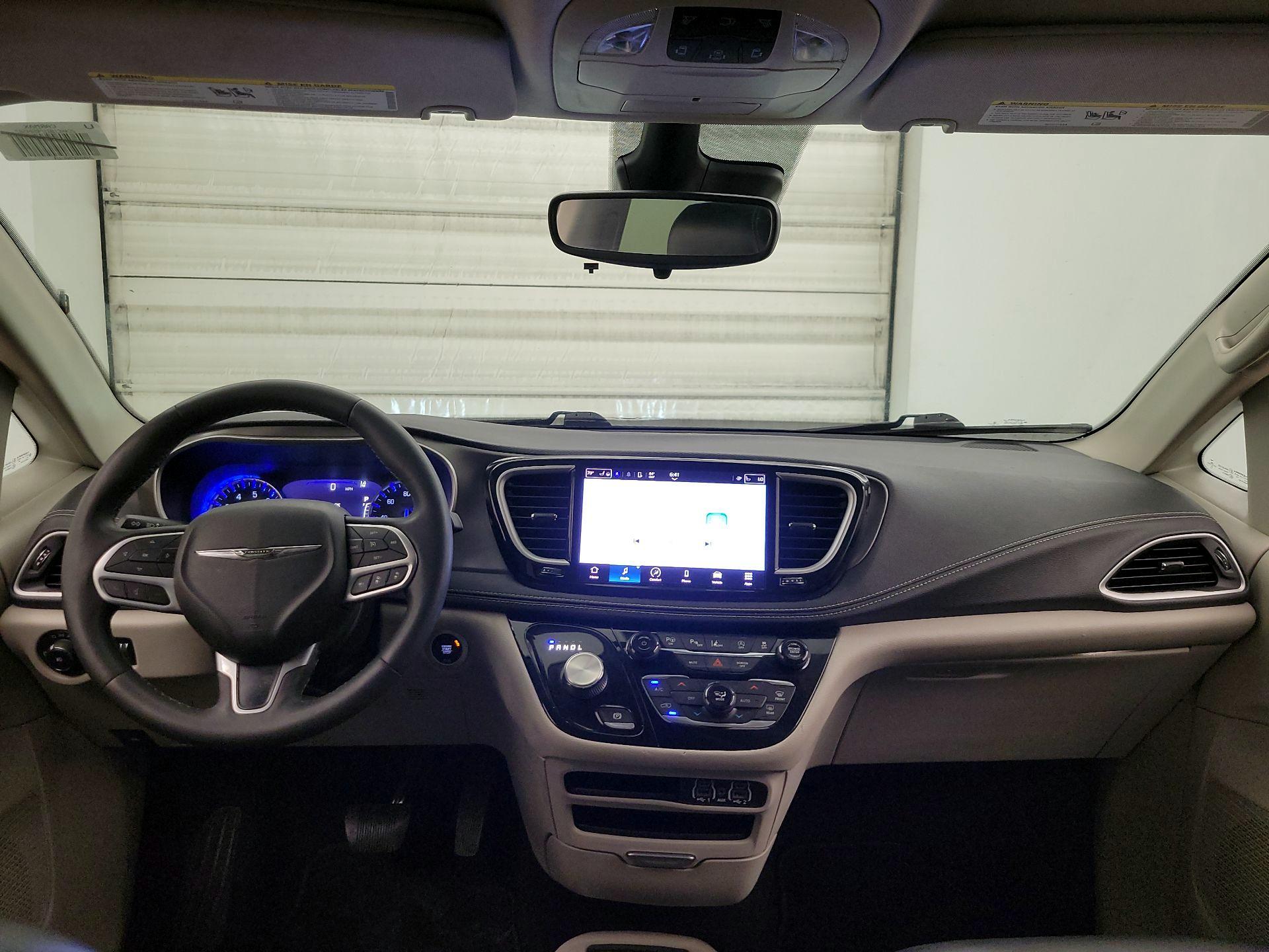 Thumbnail: 2023 Chrysler Pacifica - 9