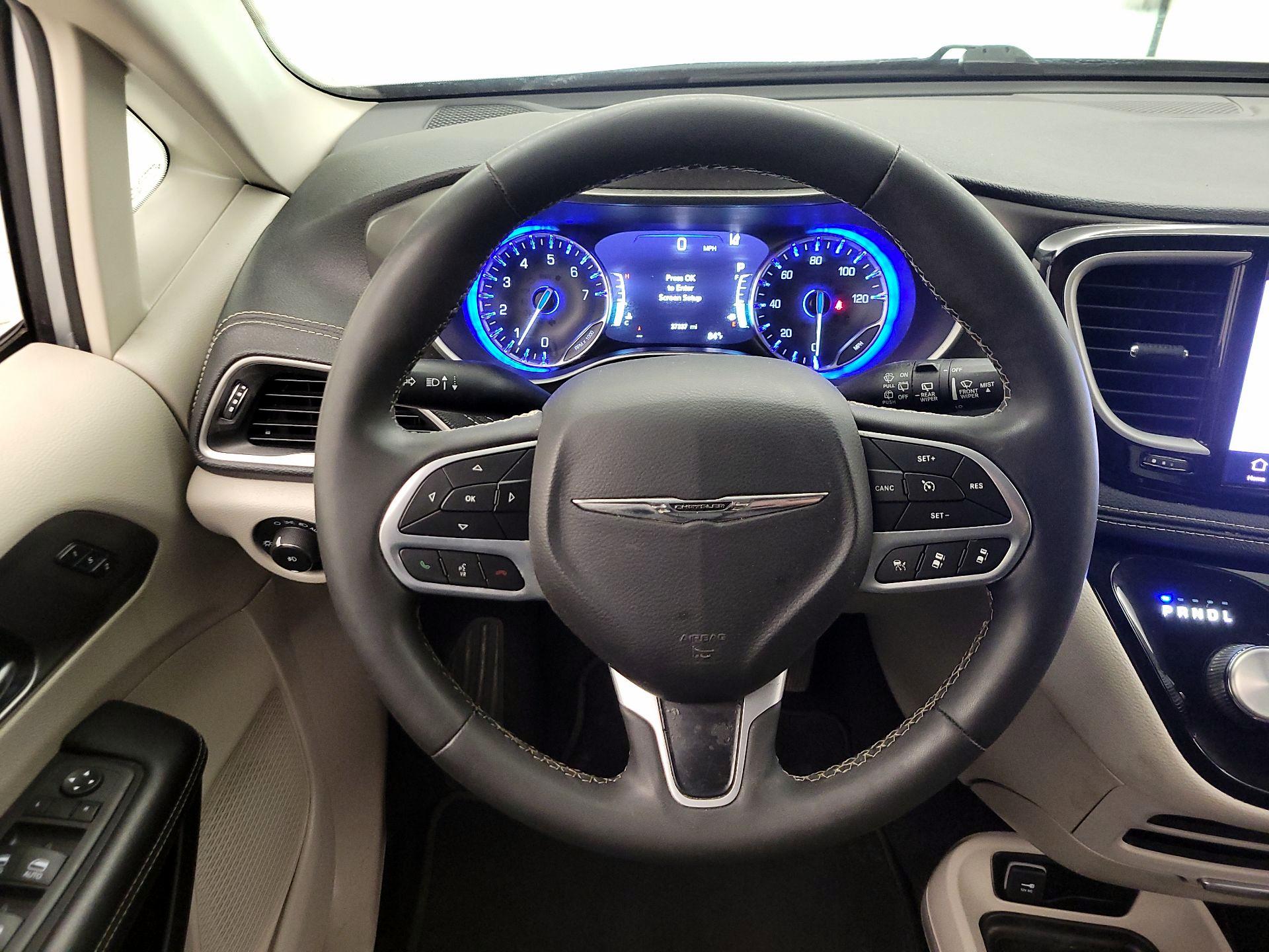 Thumbnail: 2023 Chrysler Pacifica - 10