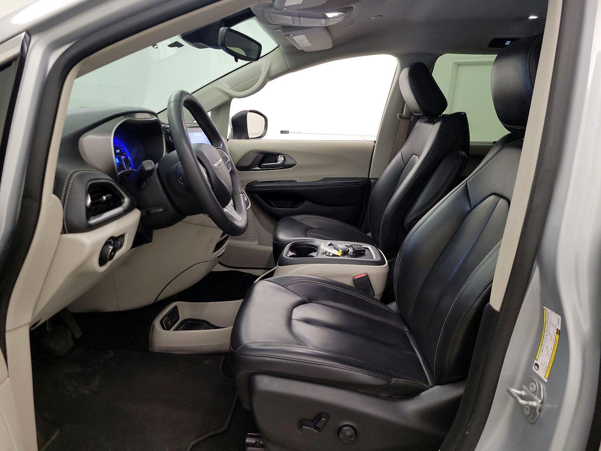 Thumbnail: 2023 Chrysler Pacifica - 11