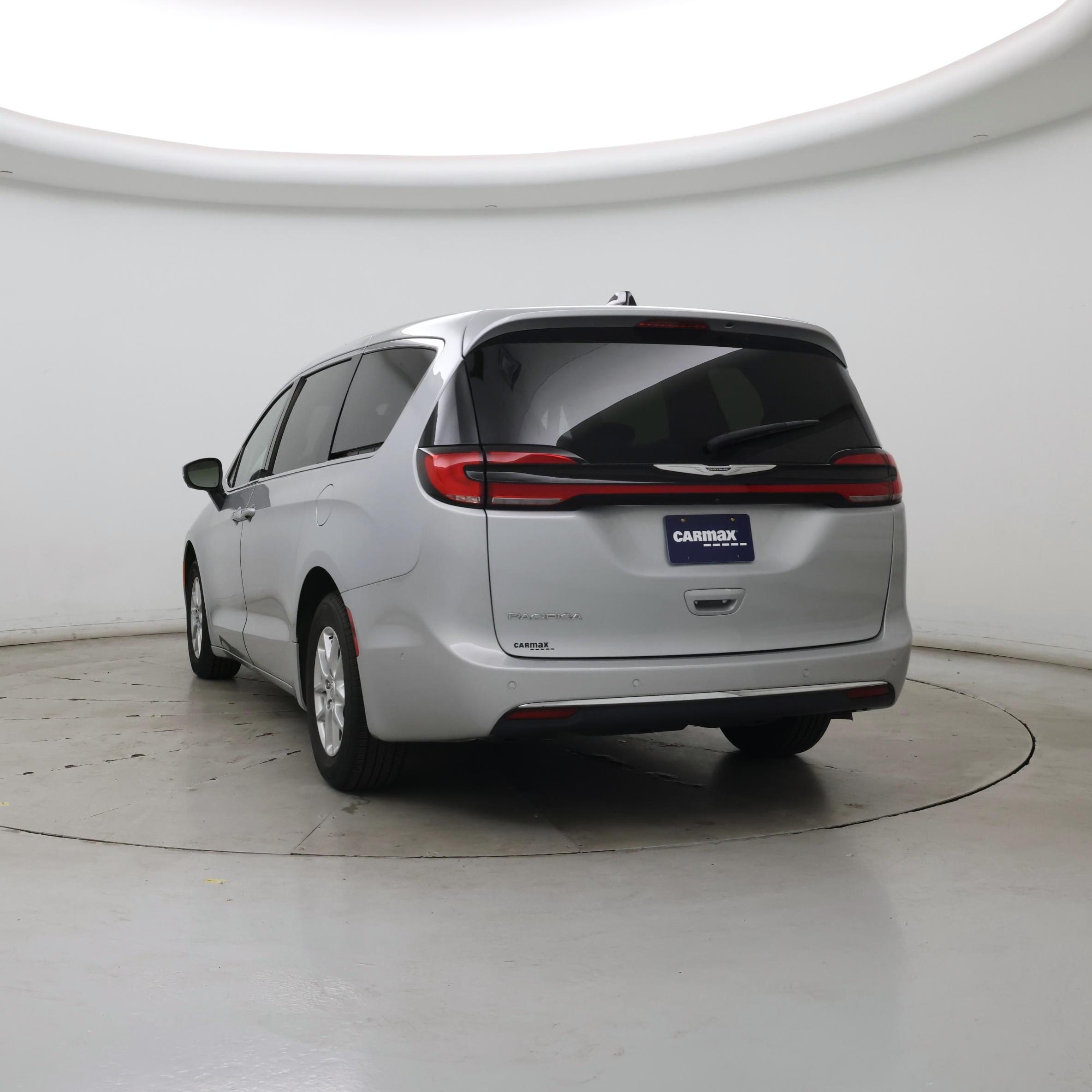 Thumbnail: 2023 Chrysler Pacifica - 4