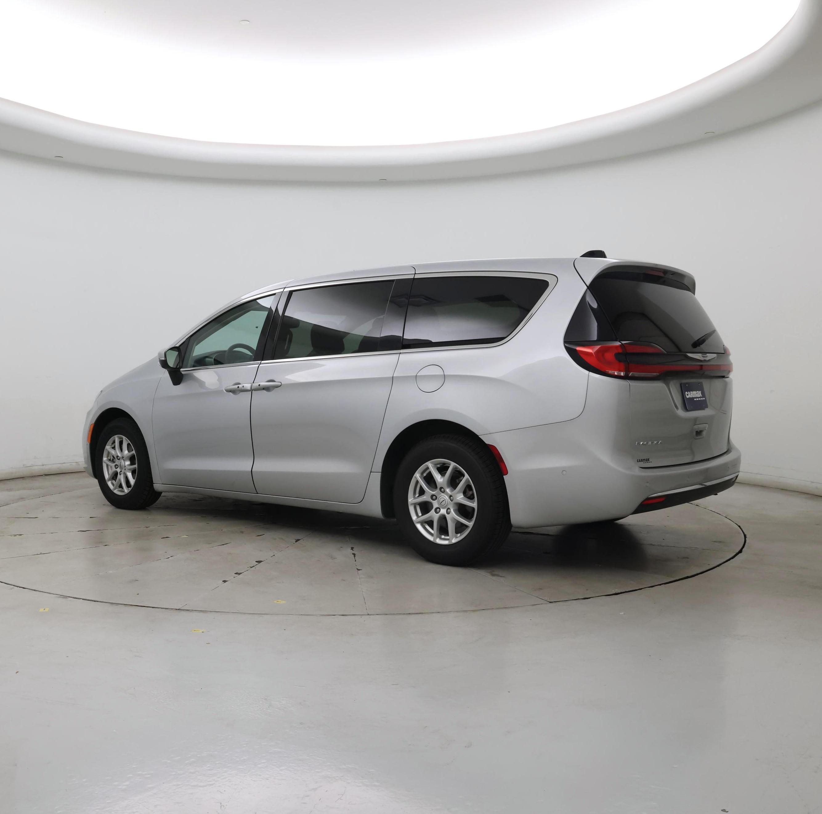 Thumbnail: 2023 Chrysler Pacifica - 5