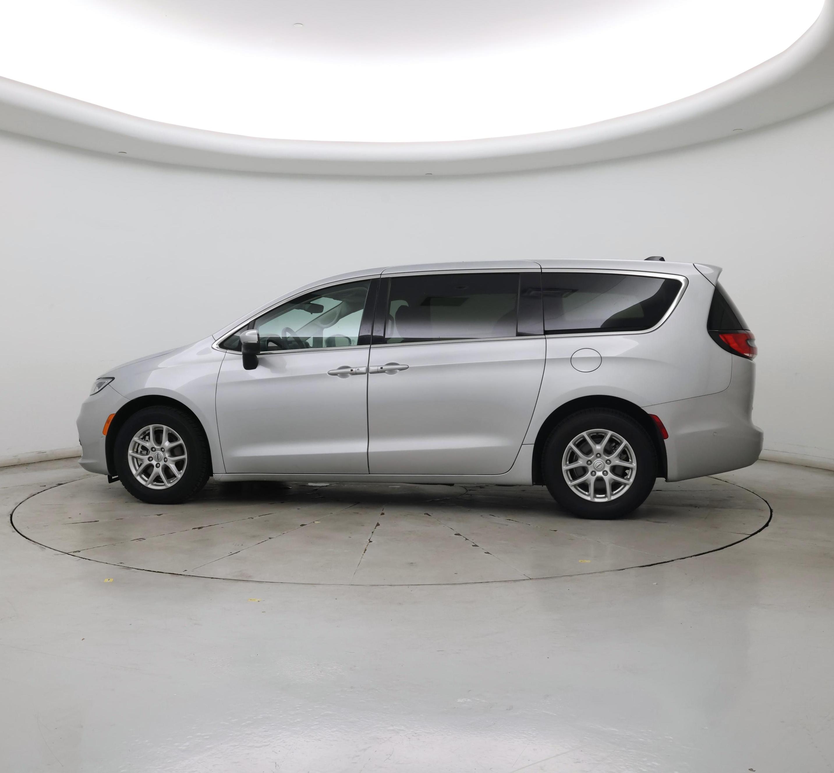 Thumbnail: 2023 Chrysler Pacifica - 8