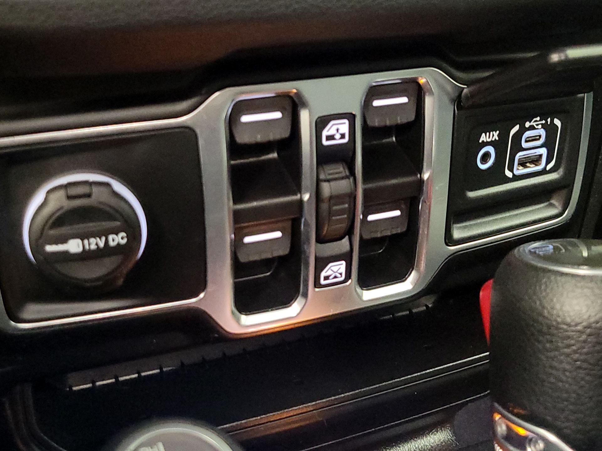 Thumbnail: 2024 Jeep Wrangler - 18