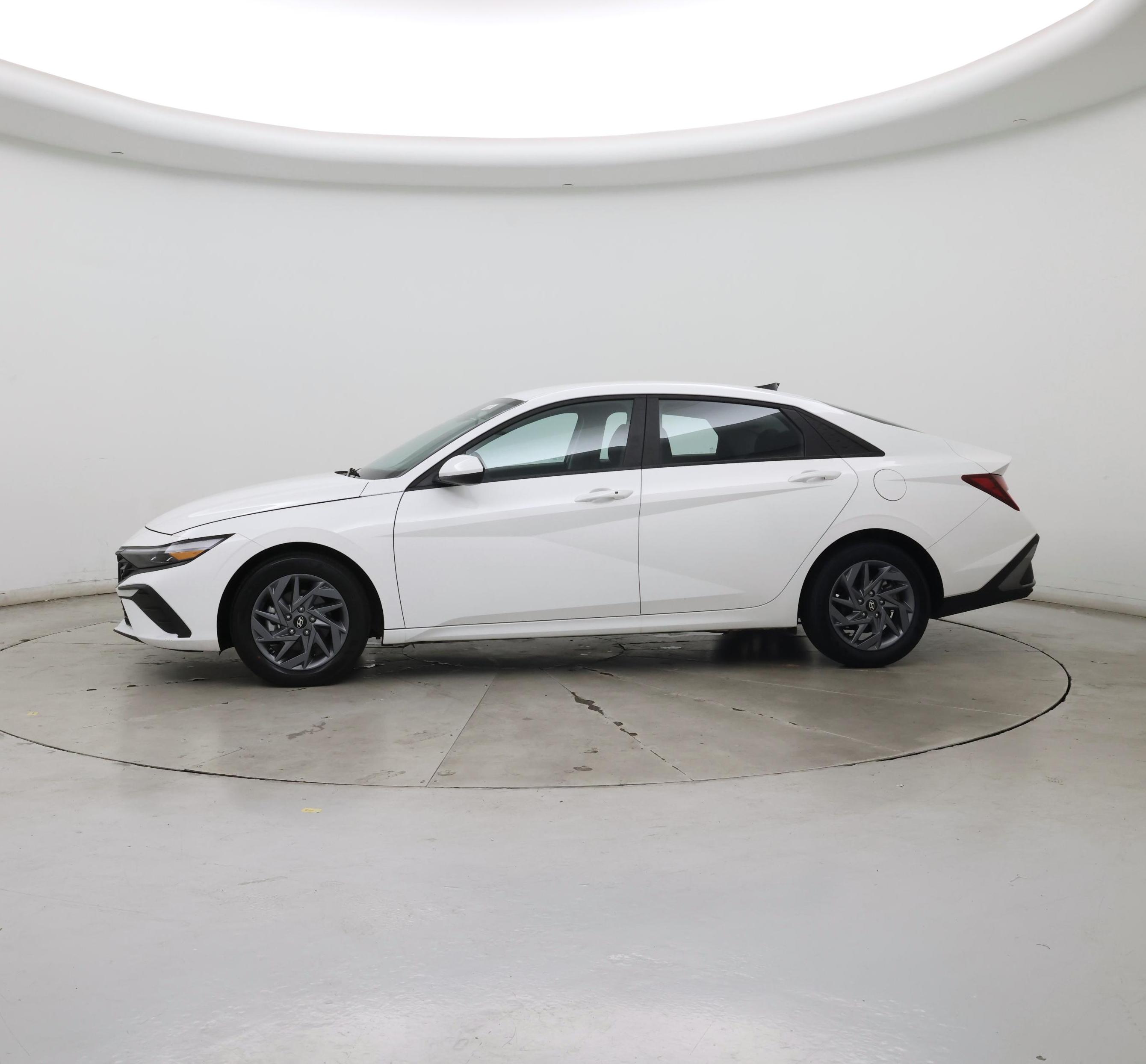 Thumbnail: 2024 Hyundai Elantra - 3