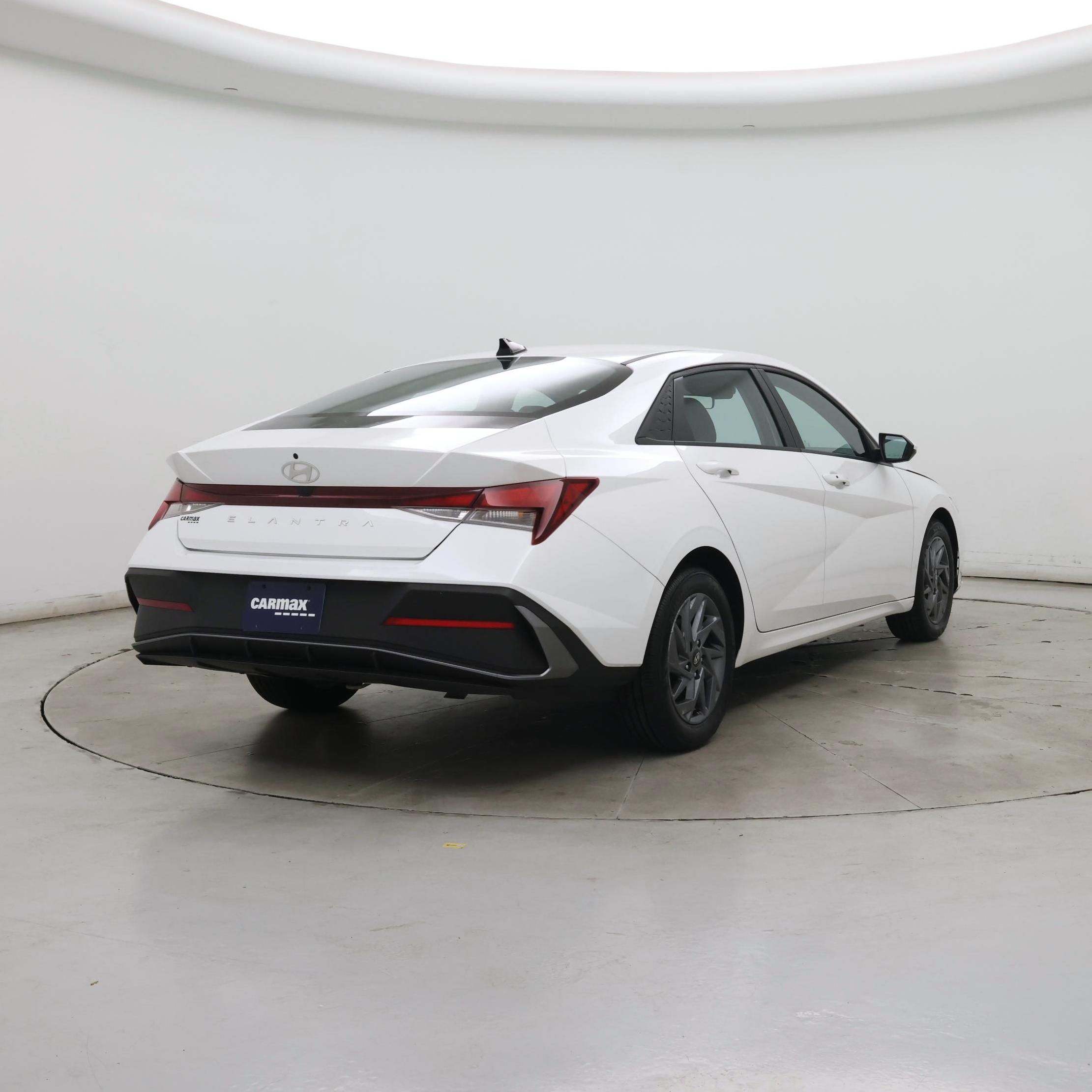 Thumbnail: 2024 Hyundai Elantra - 8