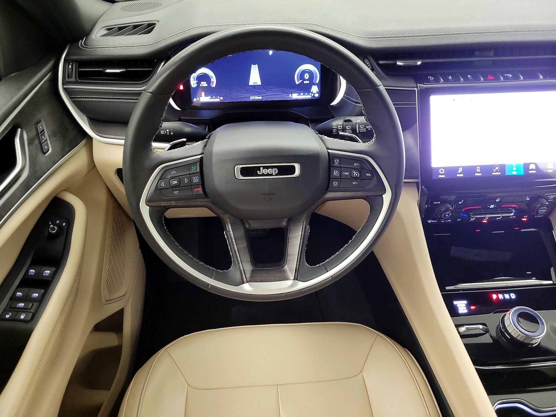 Thumbnail: 2023 Jeep Grand Cherokee - 10