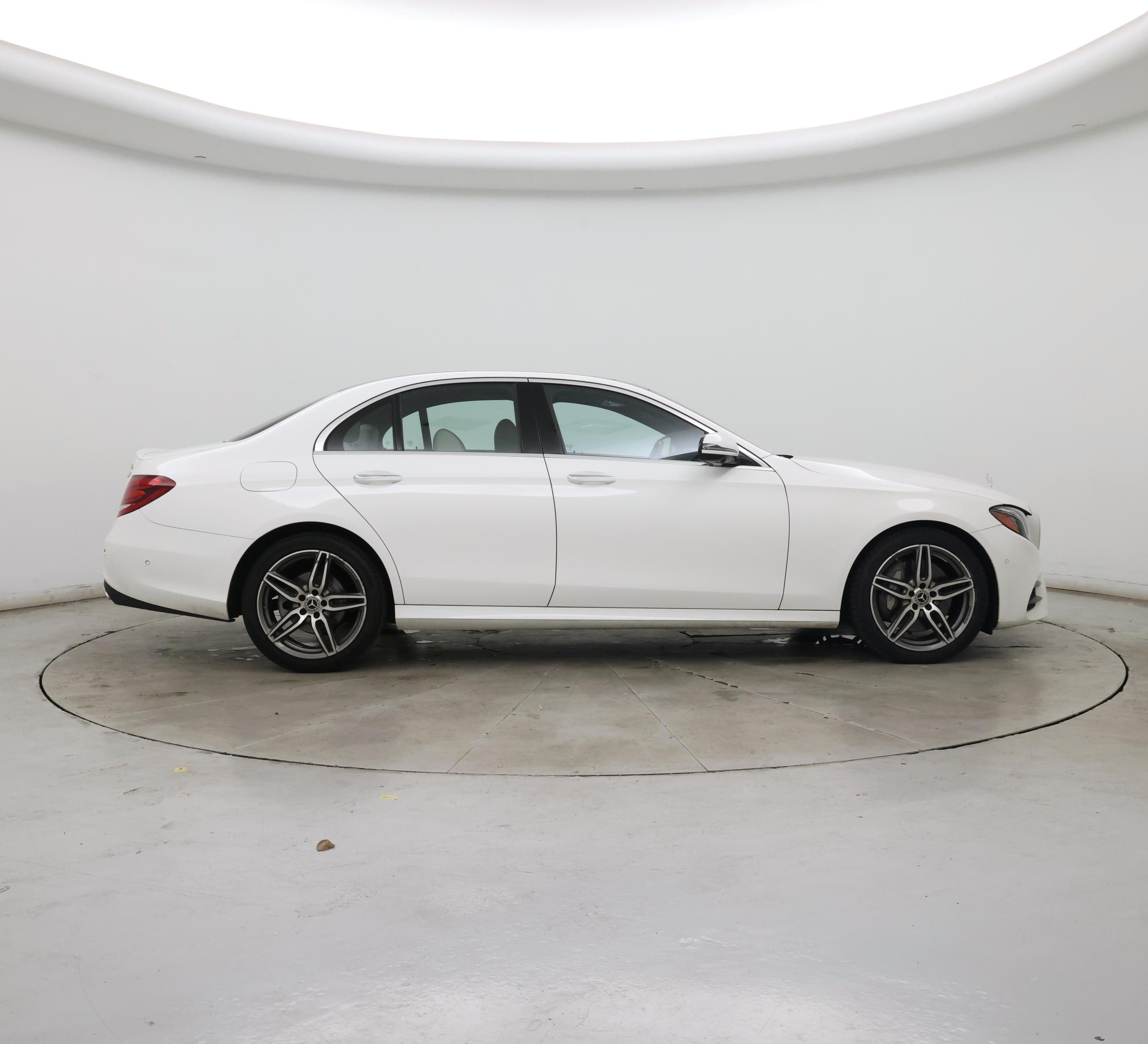 Thumbnail: 2020 Mercedes-Benz E-Class - 7