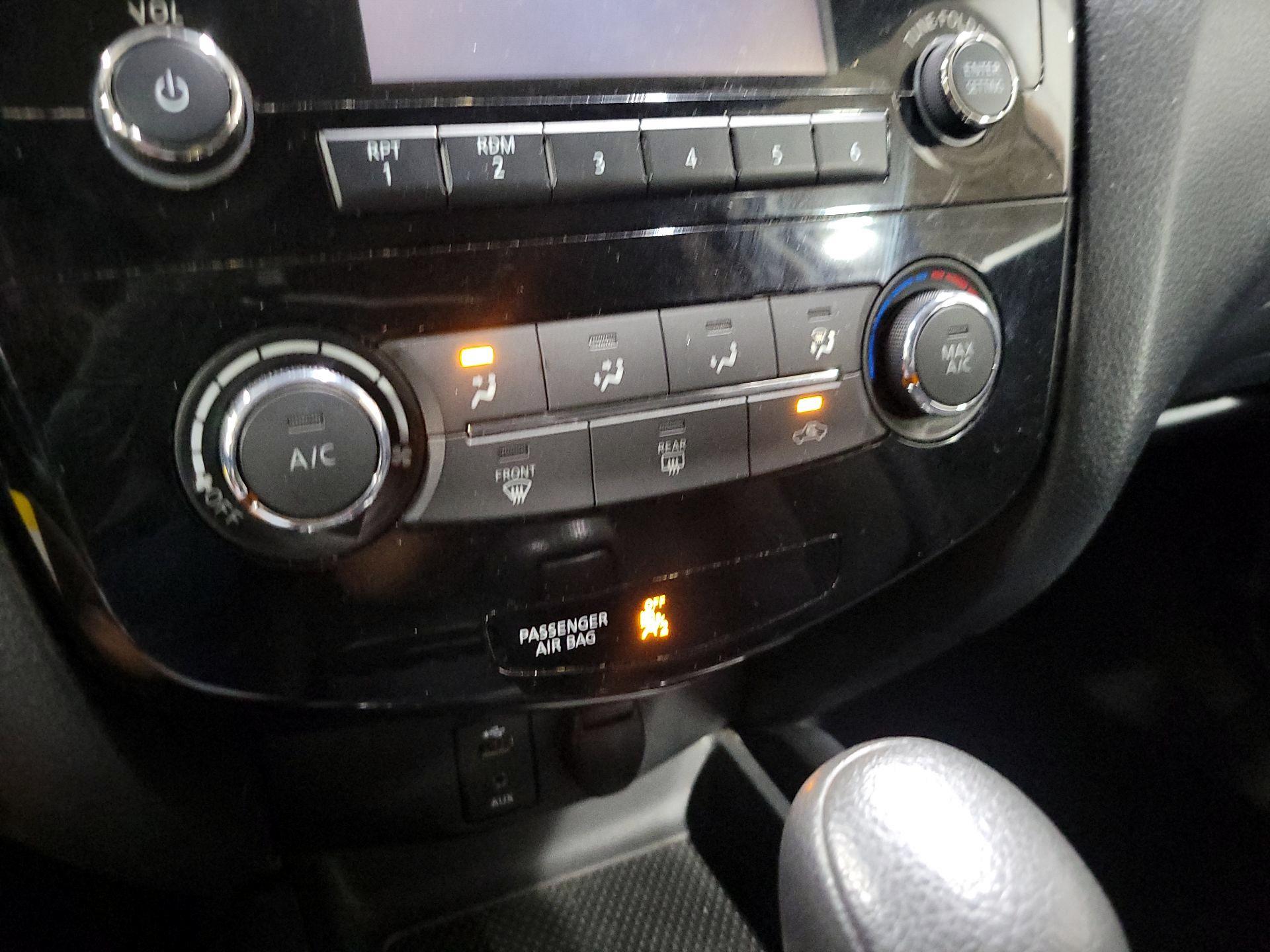 Thumbnail: 2015 Nissan Rogue - 15