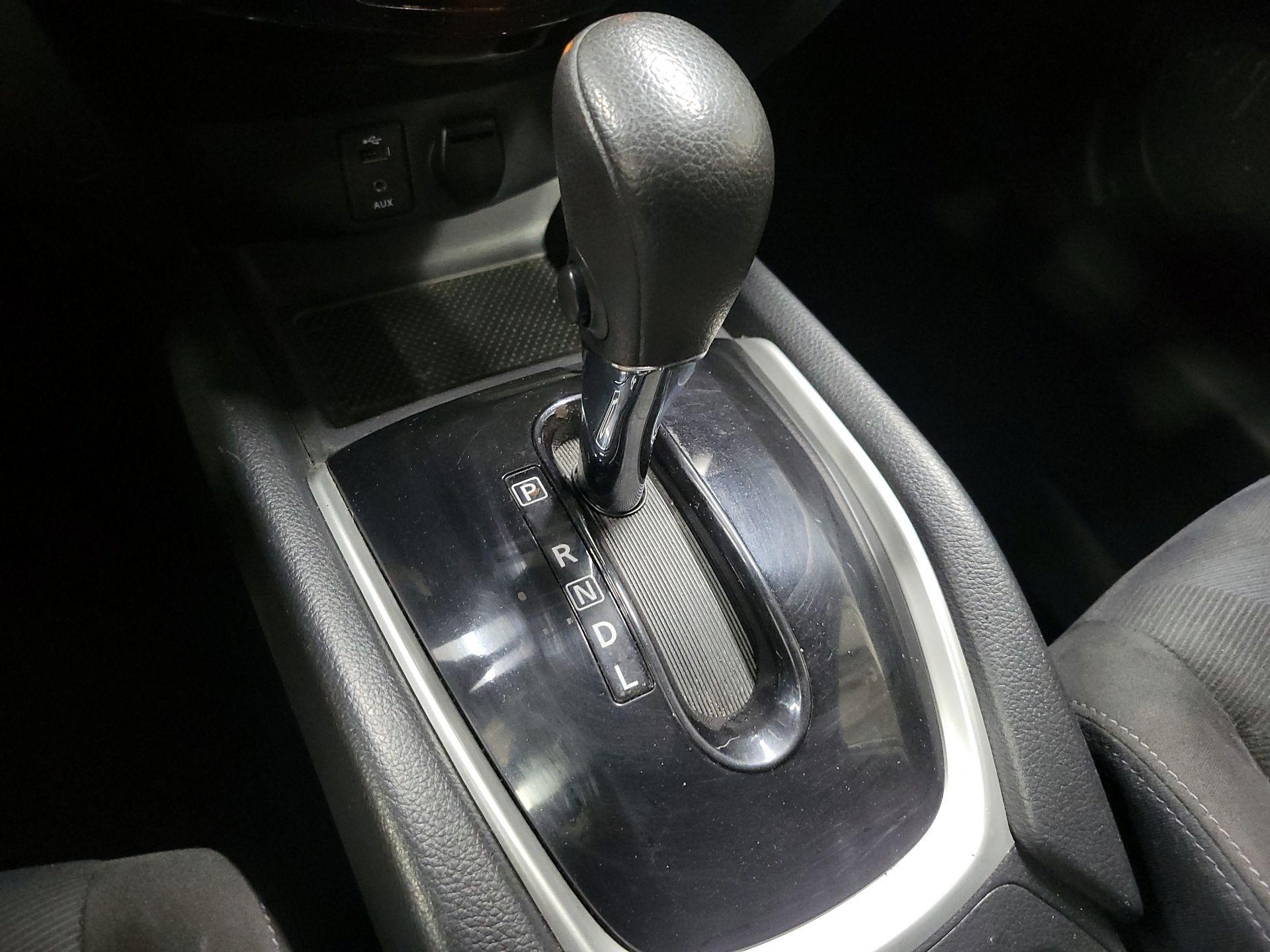 Thumbnail: 2015 Nissan Rogue - 16