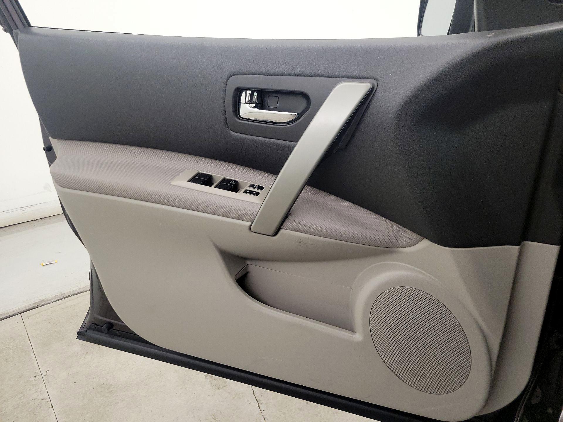 Thumbnail: 2015 Nissan Rogue - 12