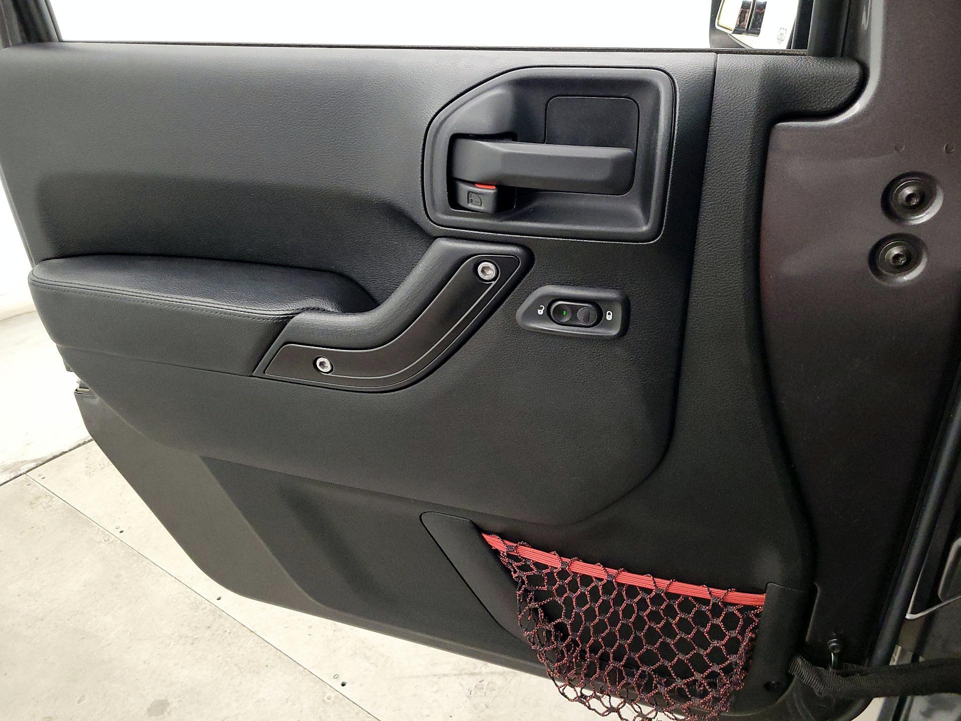 Thumbnail: 2017 Jeep Wrangler - 12