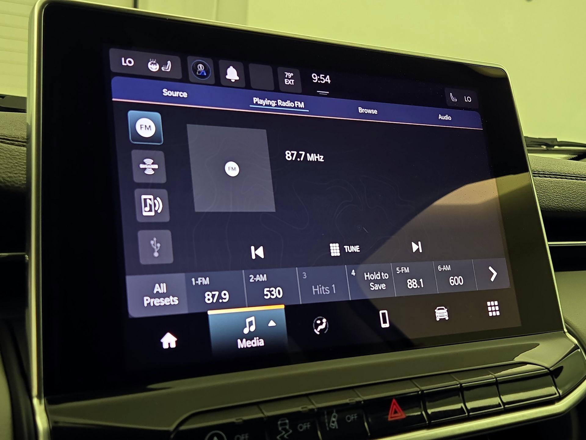 Thumbnail: 2022 Jeep Compass - 15