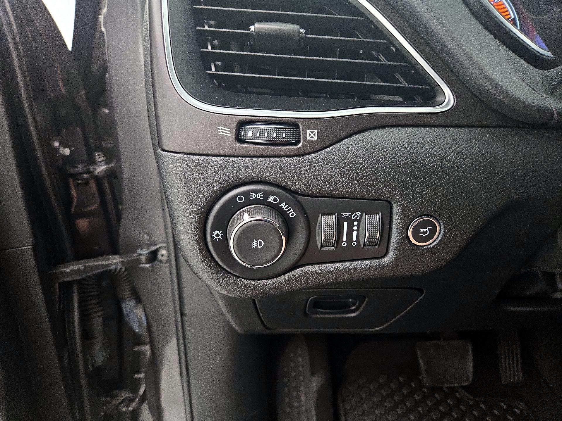 Thumbnail: 2021 Jeep Cherokee - 13