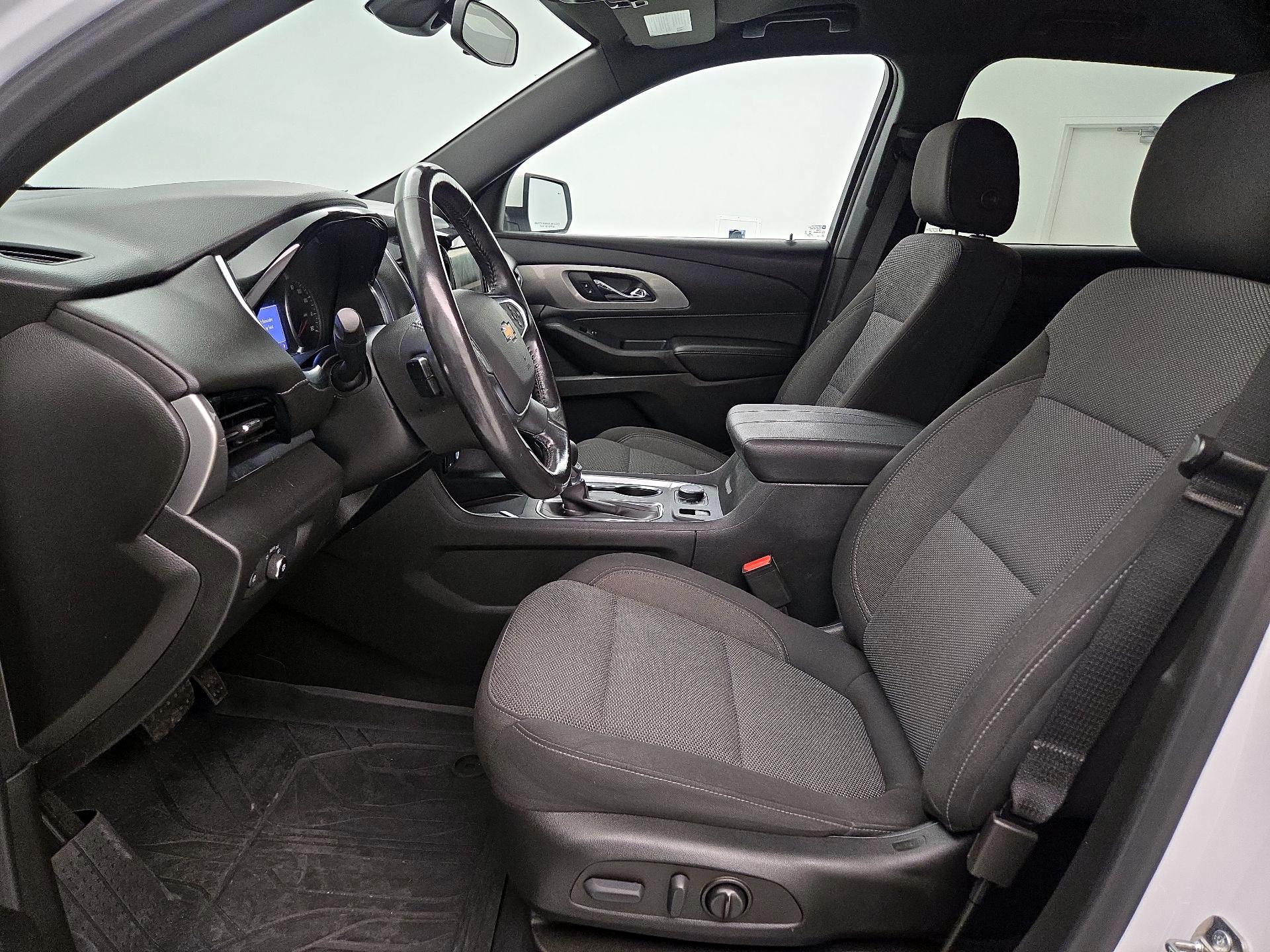 Thumbnail: 2022 Chevrolet Traverse - 11