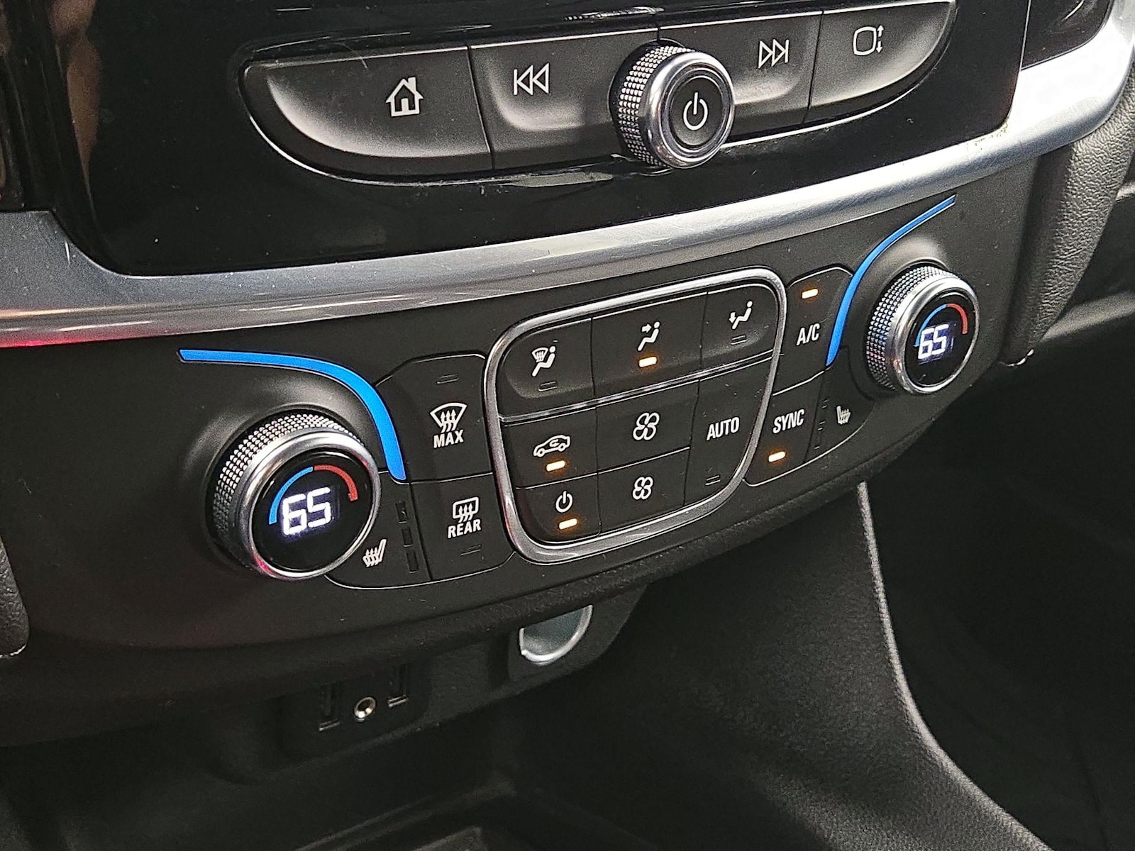 2022 Chevrolet Traverse 1LT - Photo 17