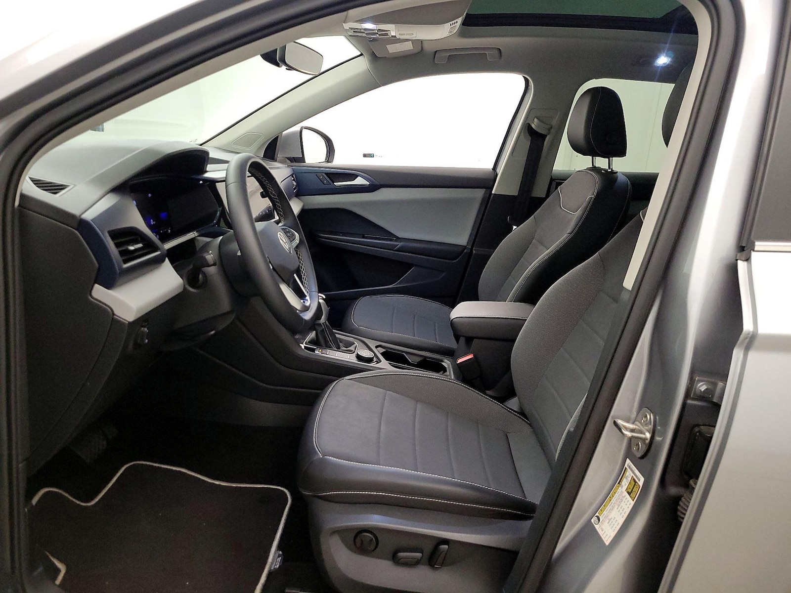 2023 Volkswagen Taos SE - Photo 12