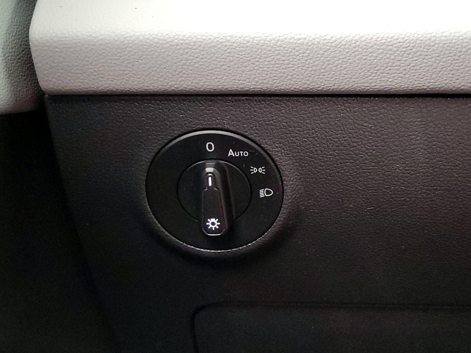 2023 Volkswagen Taos SE - Photo 14