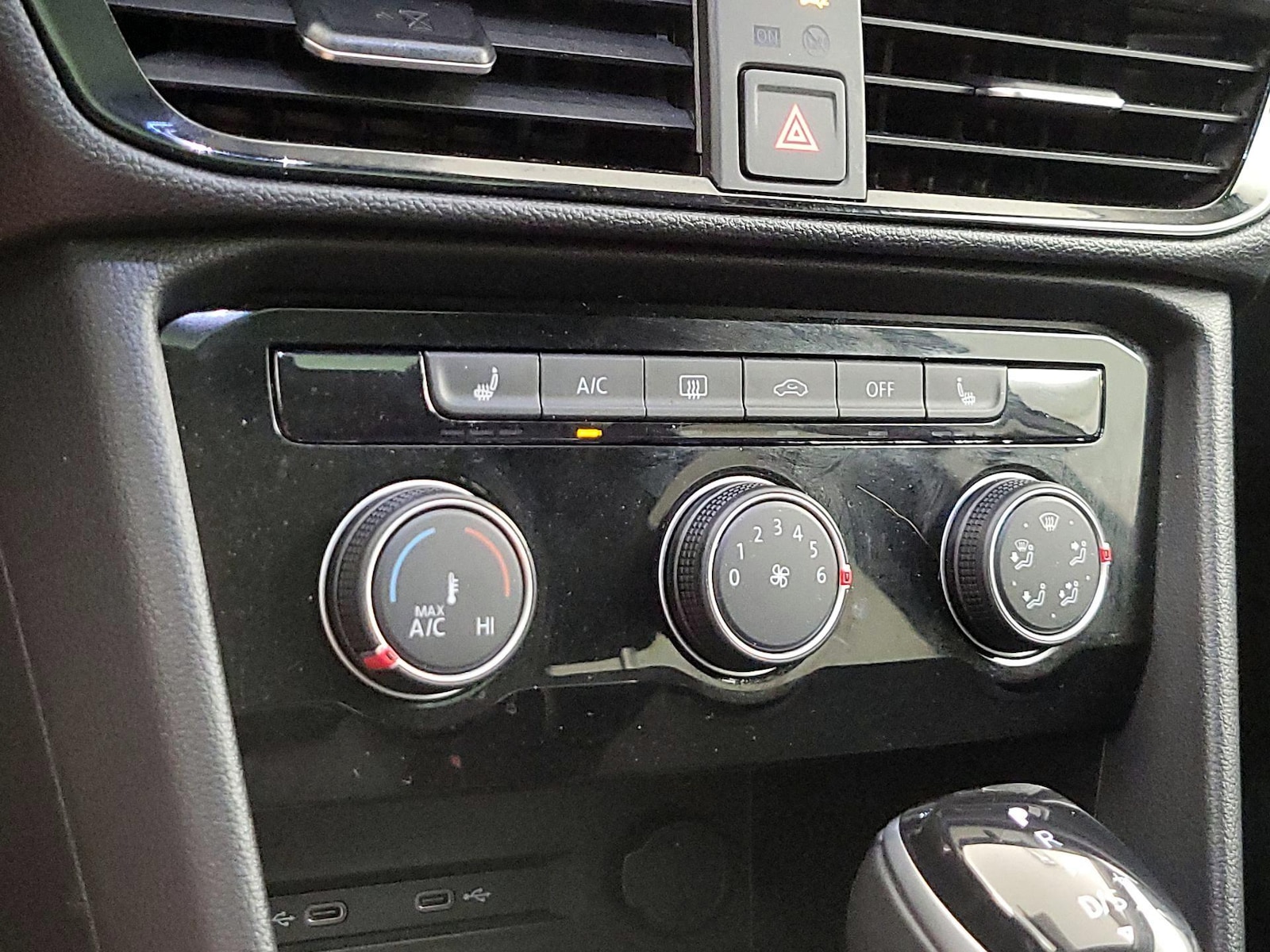2023 Volkswagen Taos SE - Photo 17