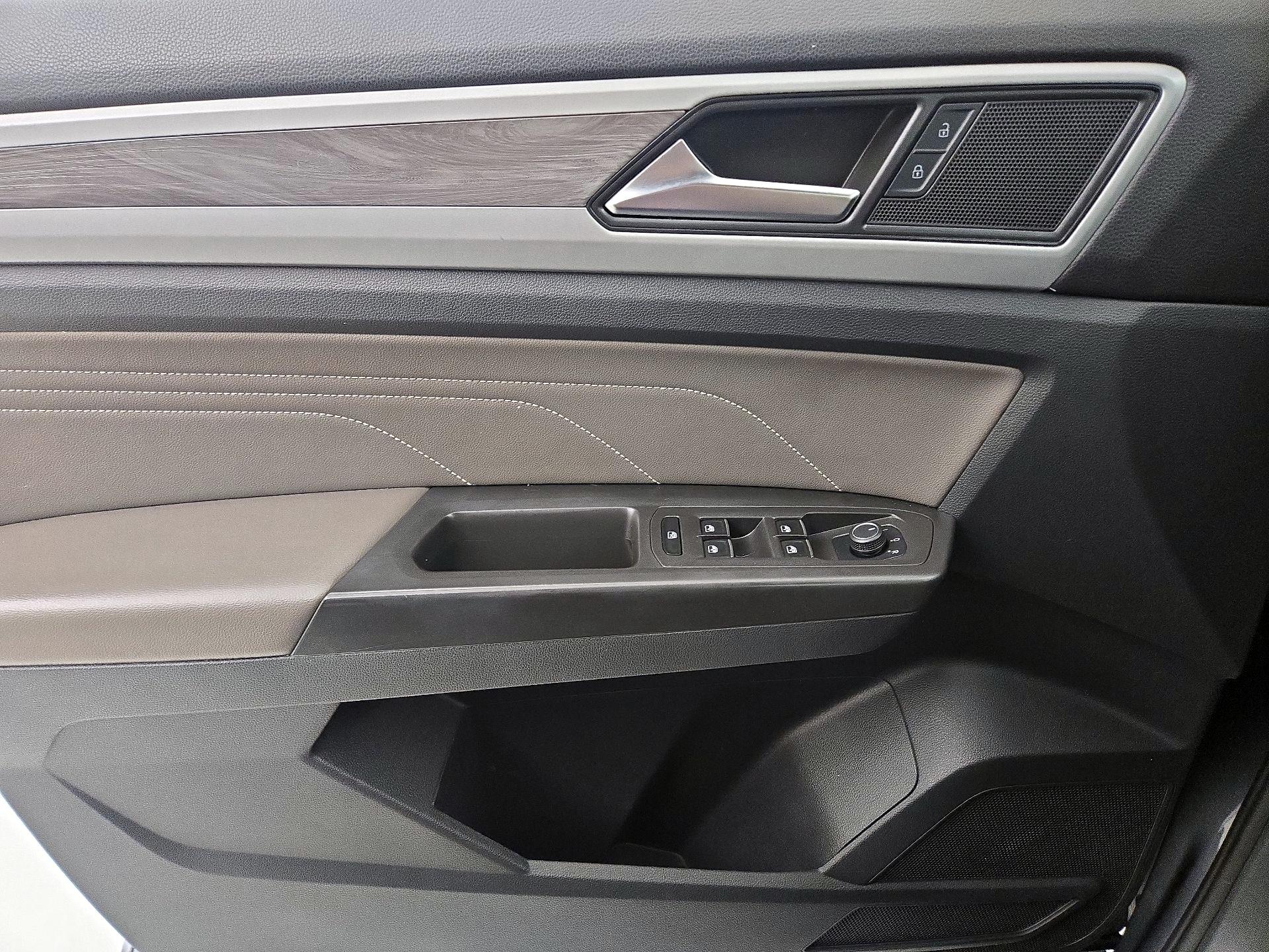 Thumbnail: 2022 Volkswagen Atlas - 12