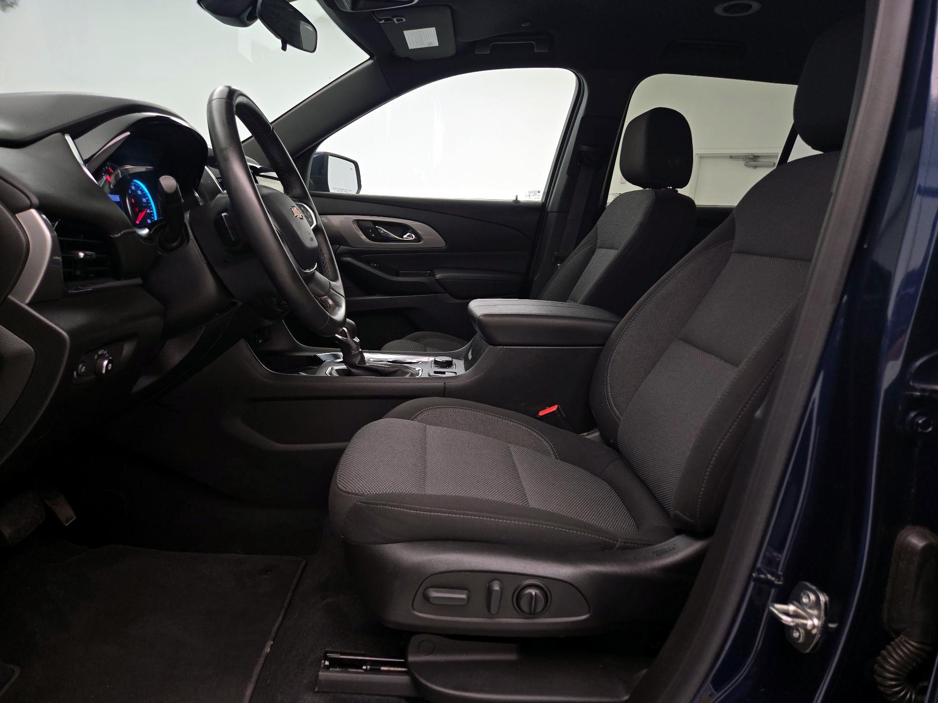 Thumbnail: 2023 Chevrolet Traverse - 11