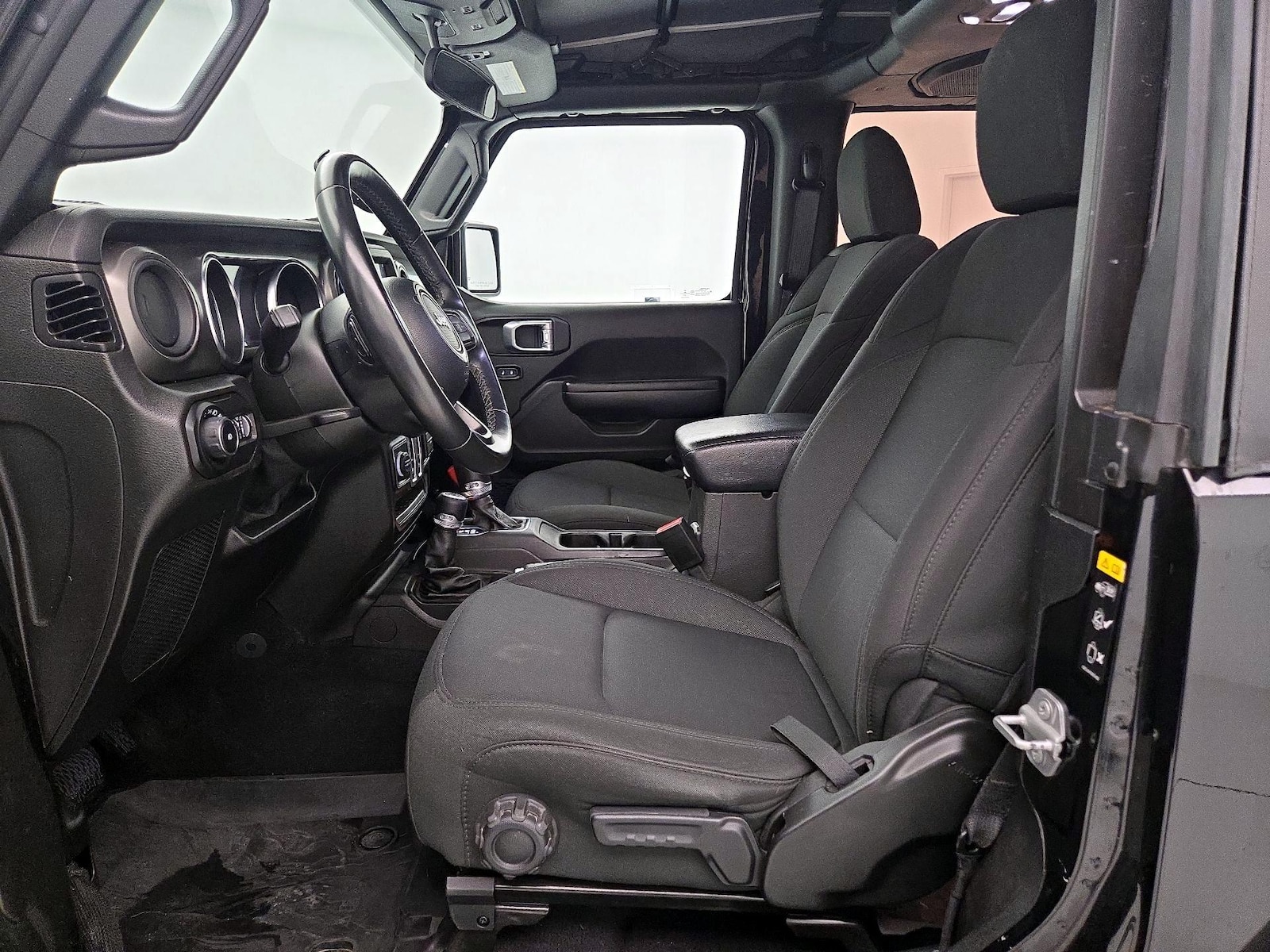 2021 Jeep Wrangler Willys - Photo 12