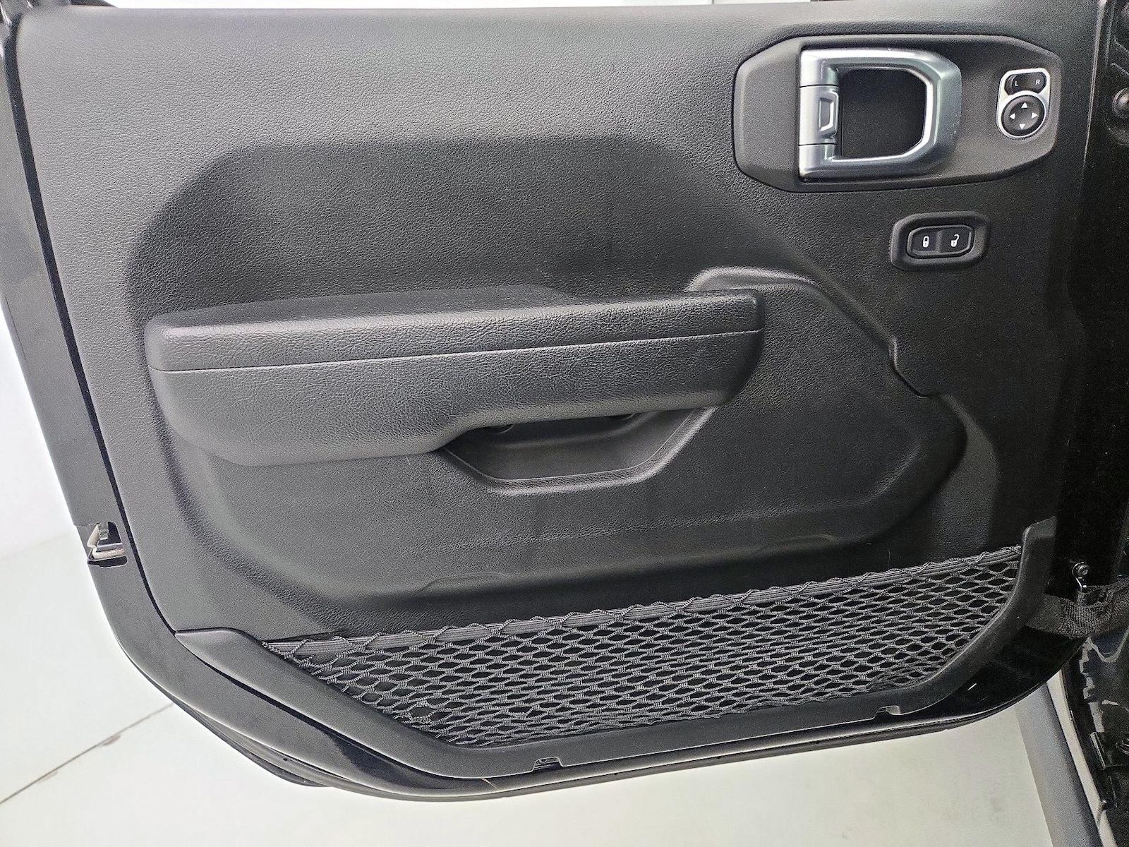 2021 Jeep Wrangler Willys - Photo 13