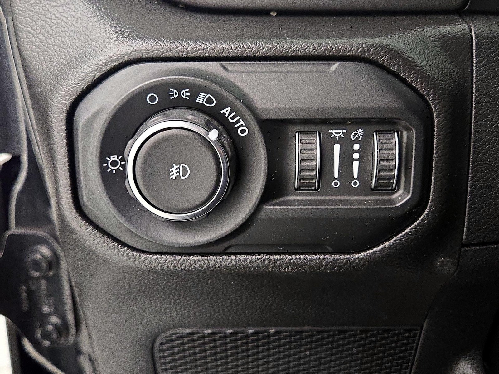 2021 Jeep Wrangler Willys - Photo 14