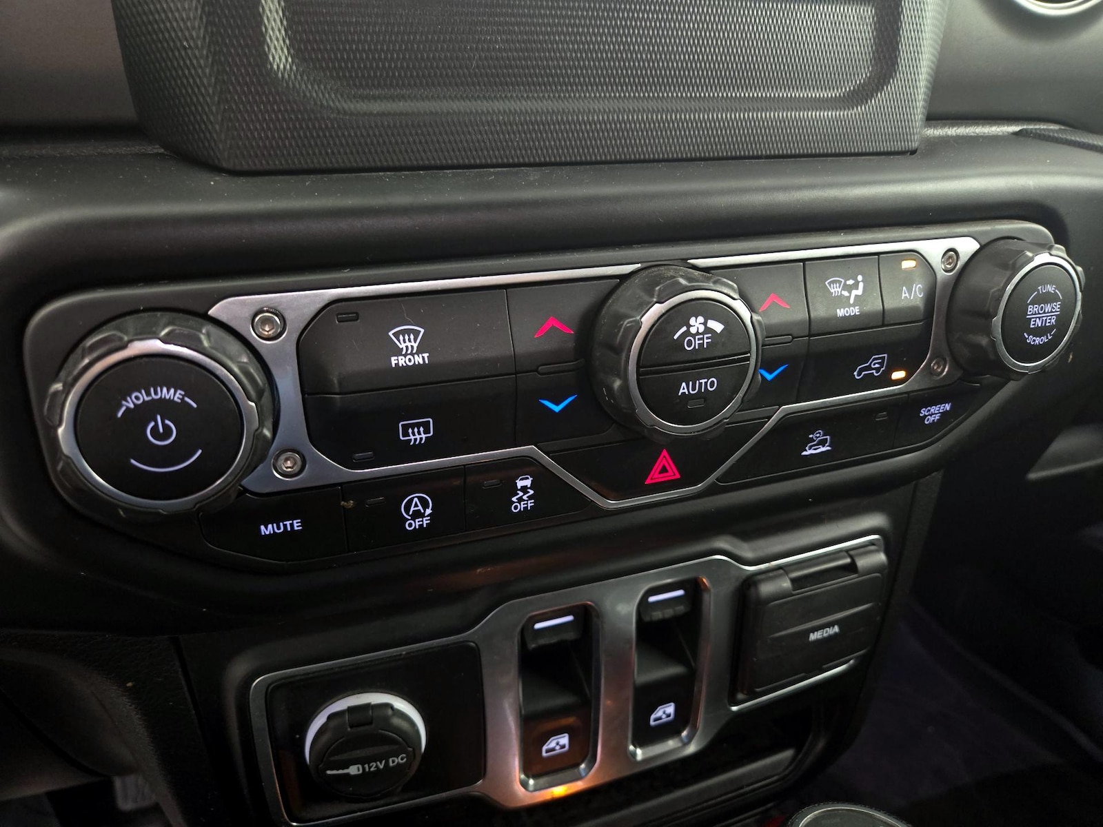 2021 Jeep Wrangler Willys - Photo 17
