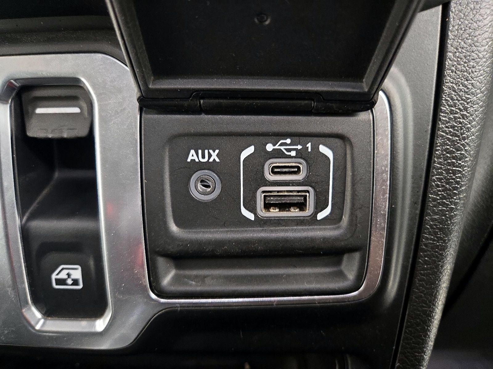 2021 Jeep Wrangler Willys - Photo 19