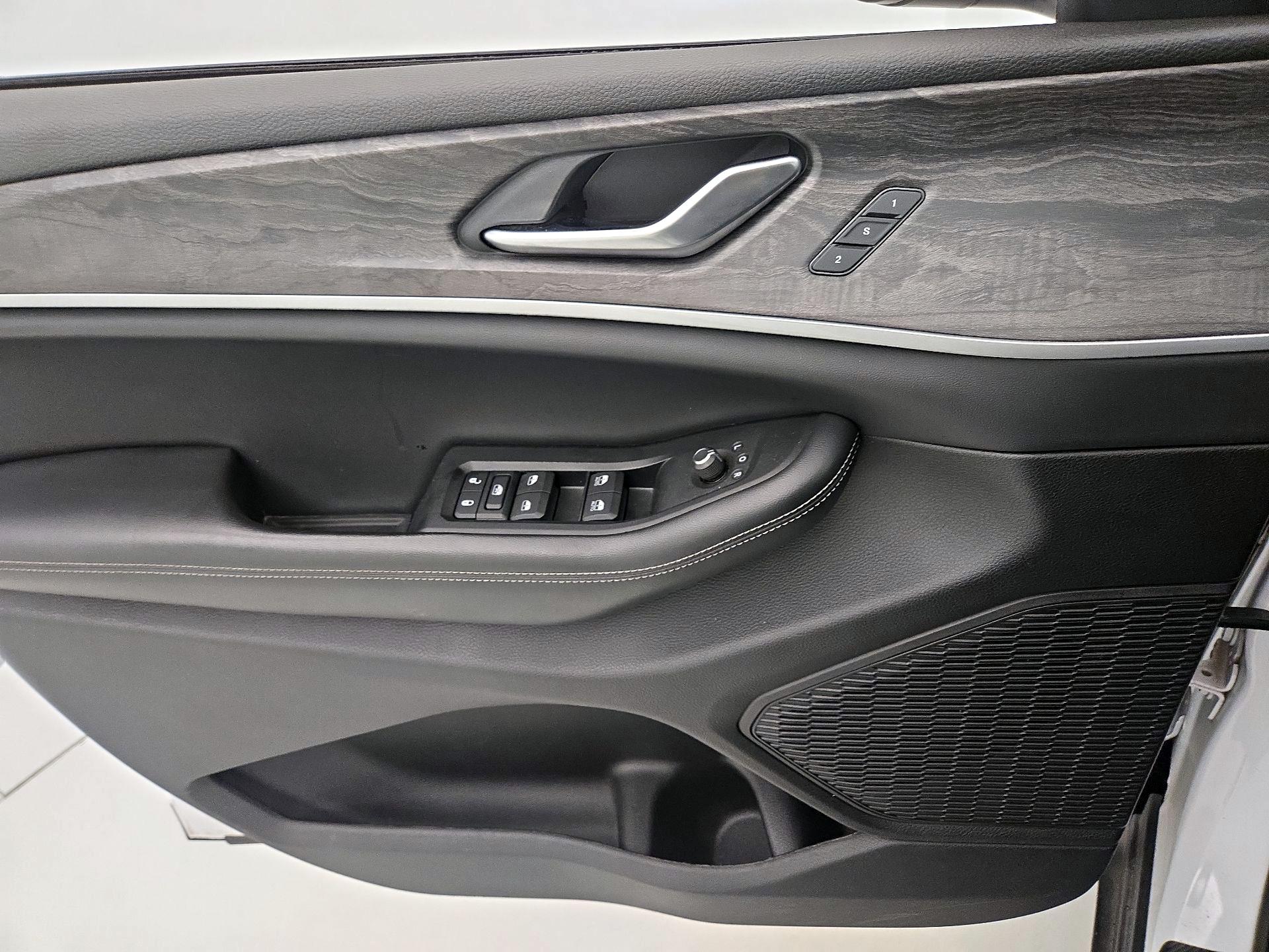 Thumbnail: 2023 Jeep Grand Cherokee - 12
