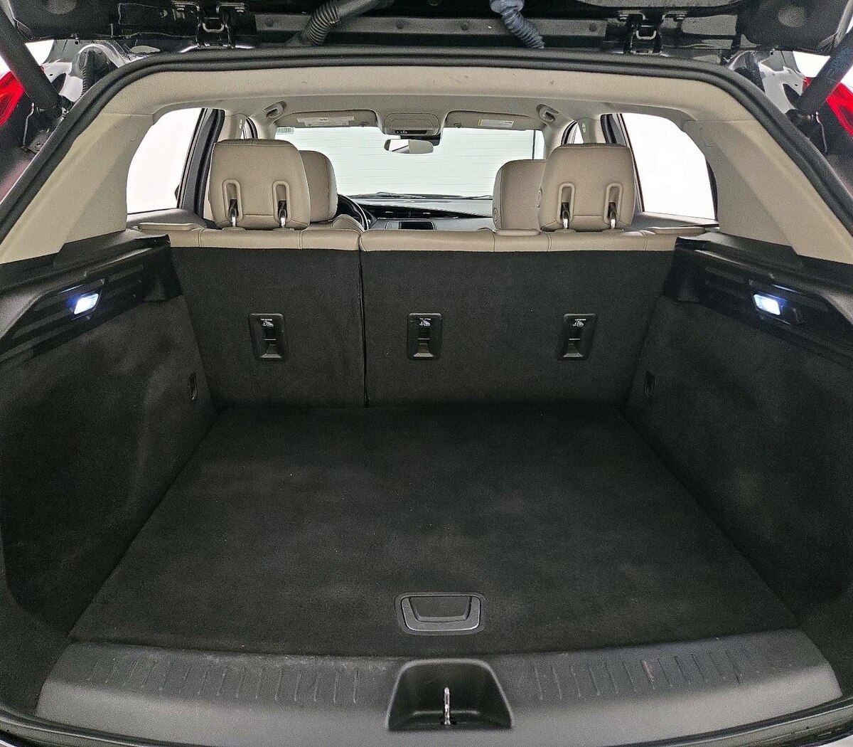 Trunk/Cargo (Seats Up)