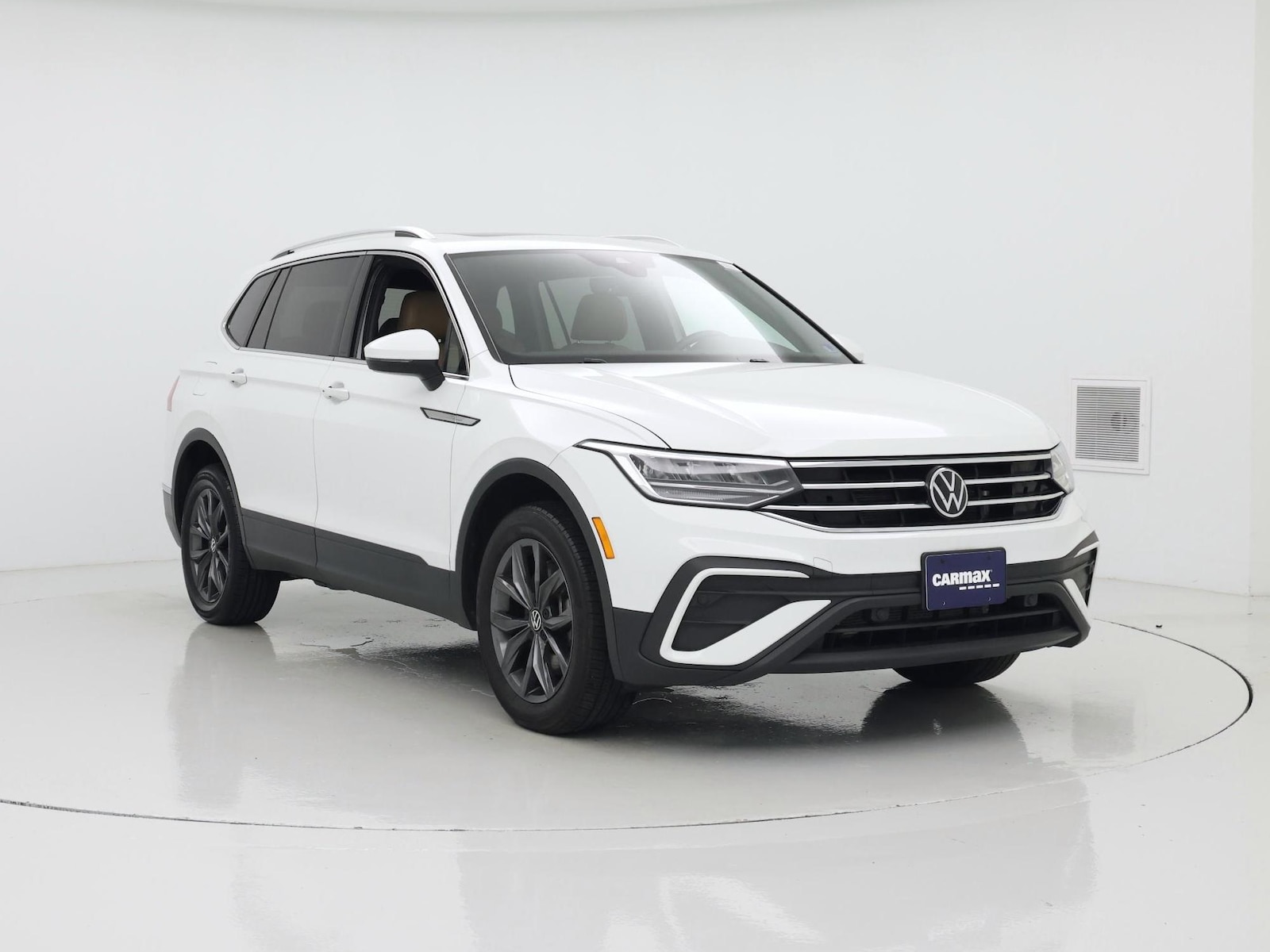 2022 Volkswagen Tiguan SE - Photo 2