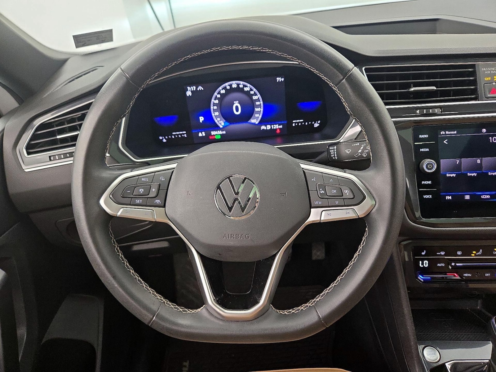 2022 Volkswagen Tiguan SE - Photo 11