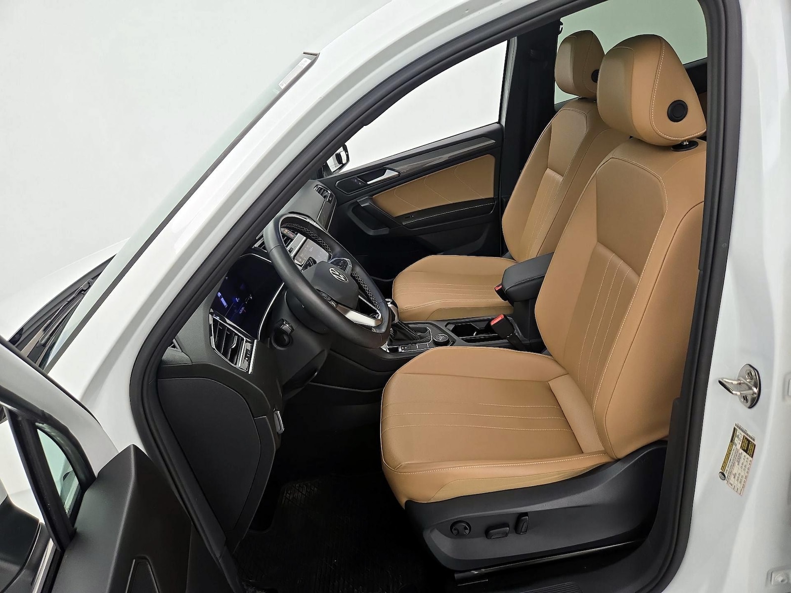2022 Volkswagen Tiguan SE - Photo 12